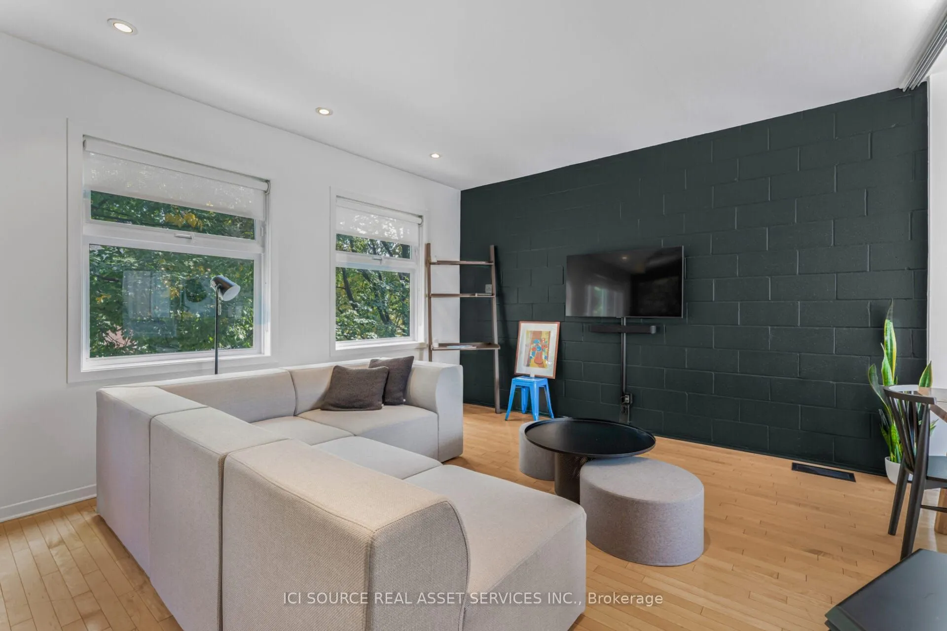 1137 Gladstone Avenue