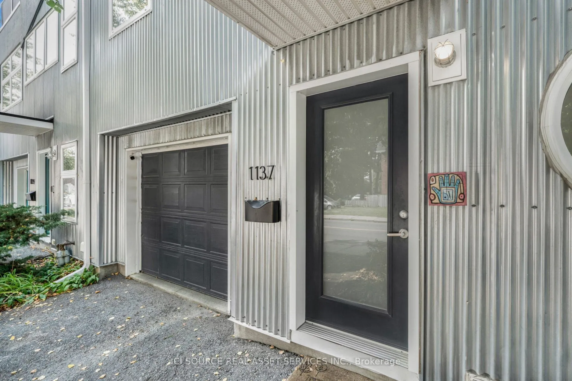 1137 Gladstone Avenue