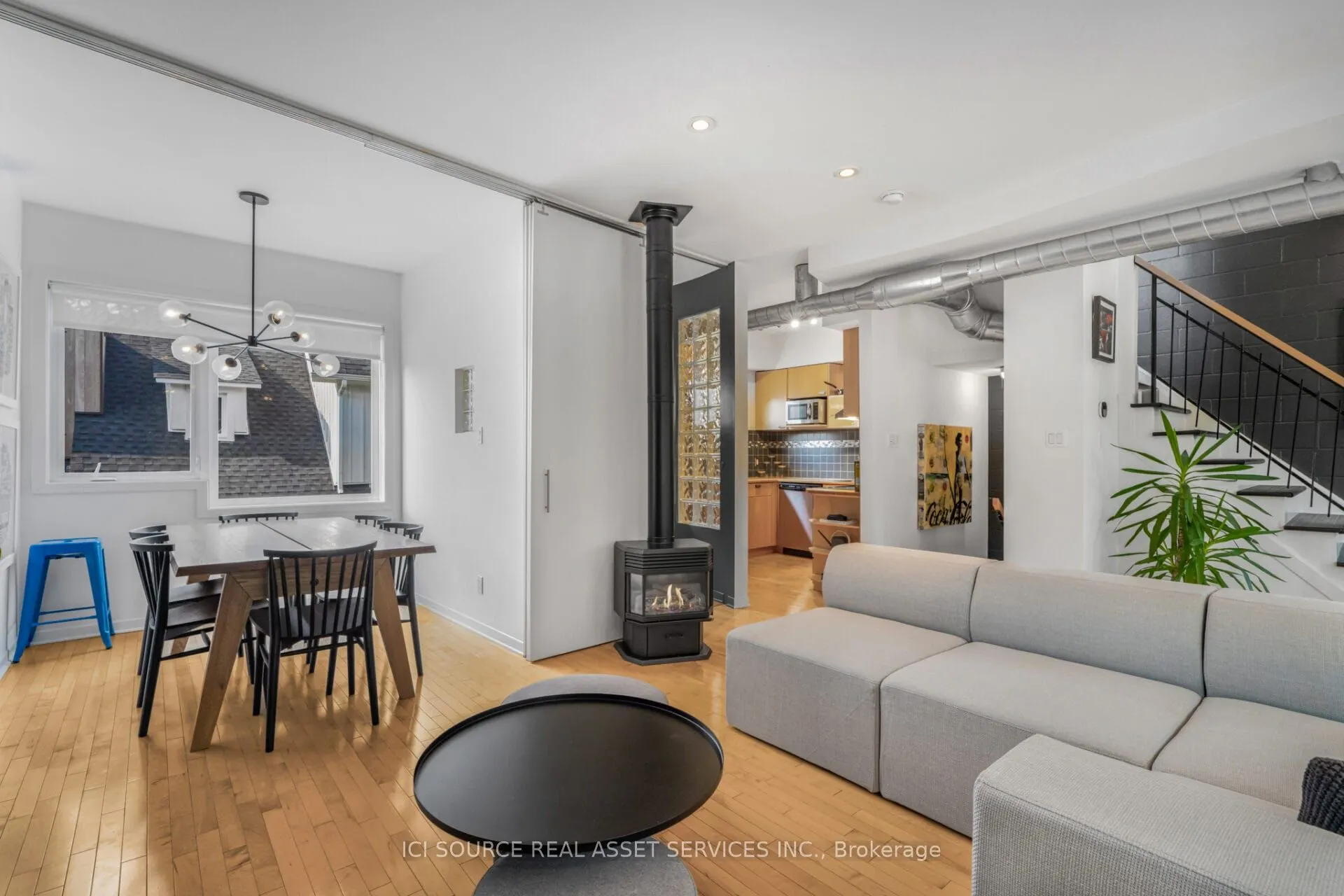 1137 Gladstone Avenue