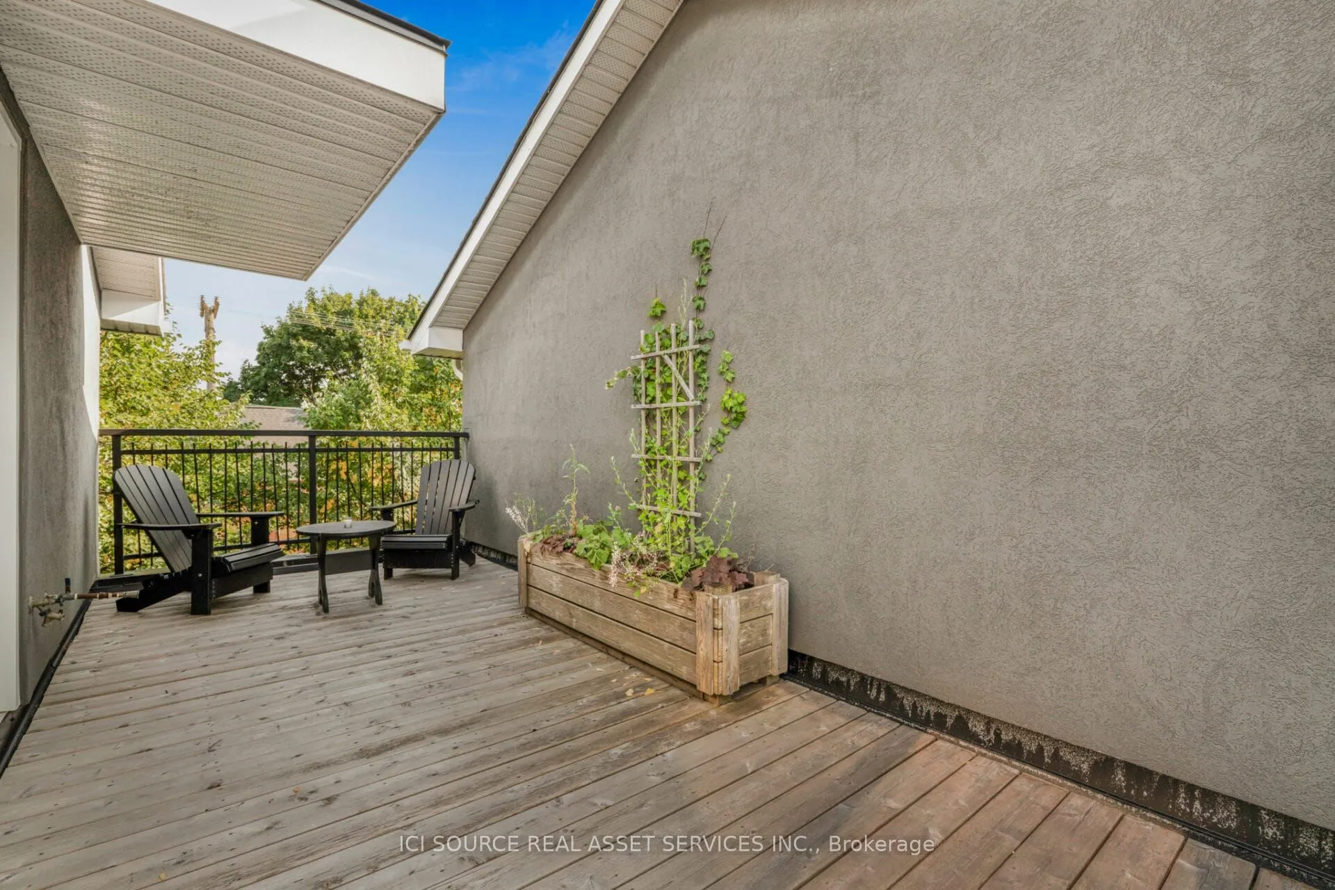 1137 Gladstone Avenue