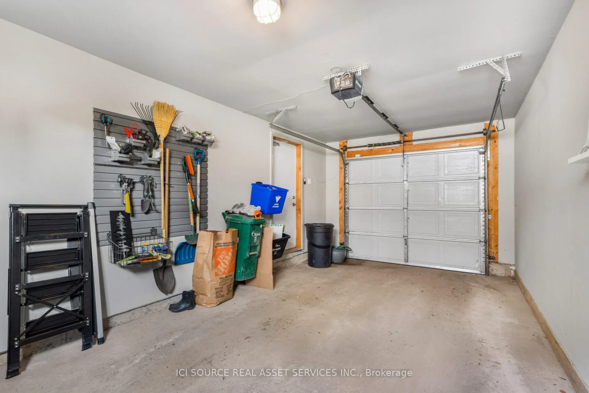 1137 Gladstone Avenue