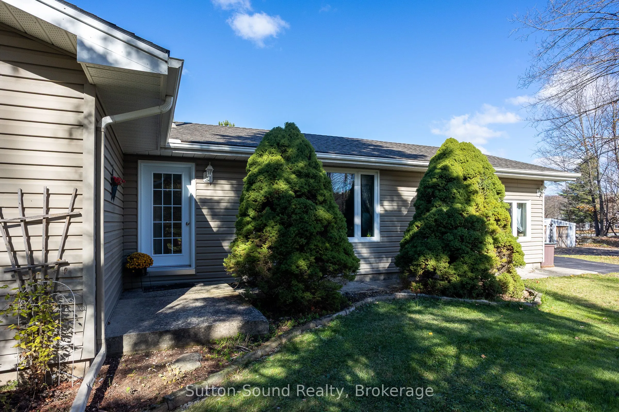 143659 15 Side Road E