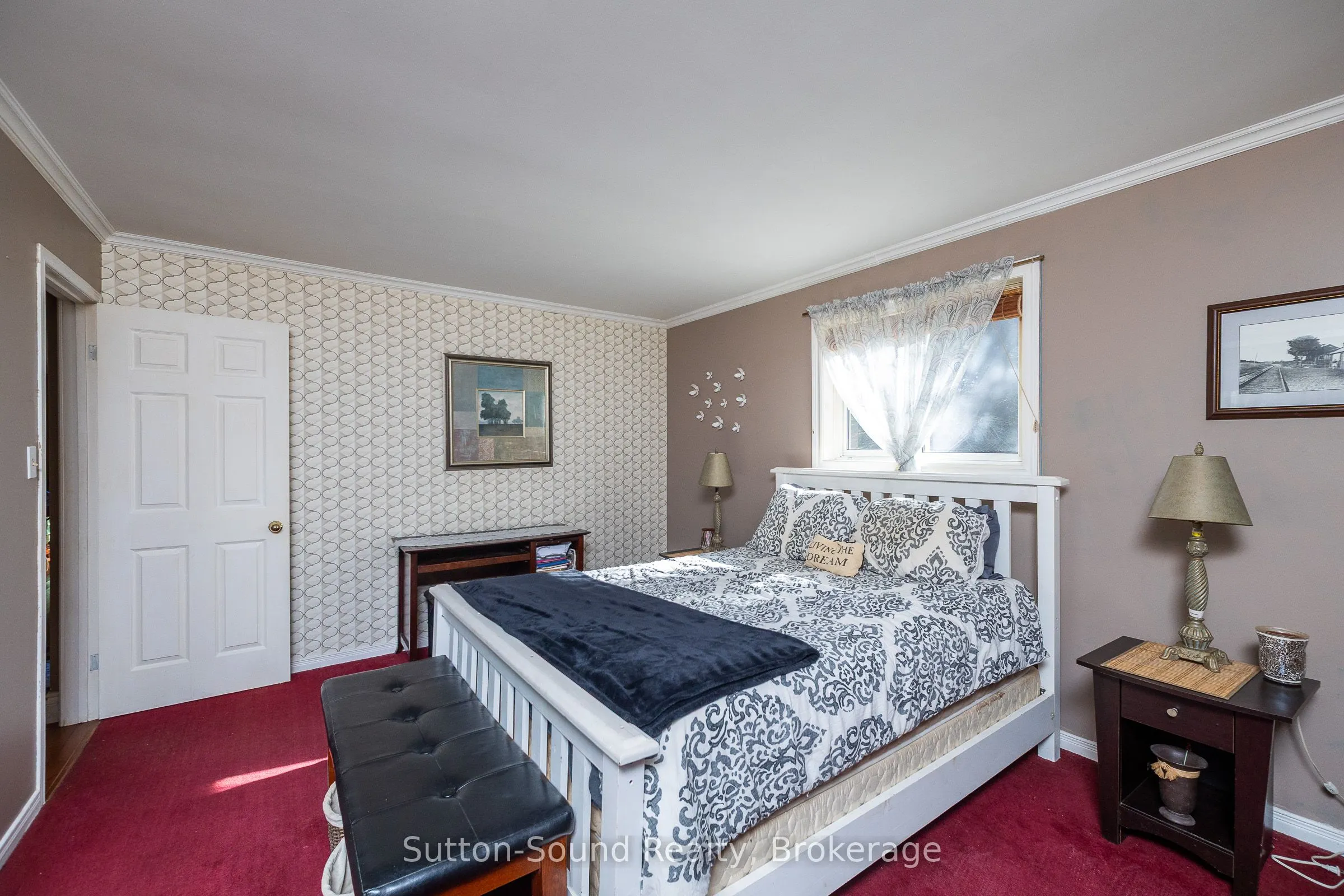 143659 15 Side Road E