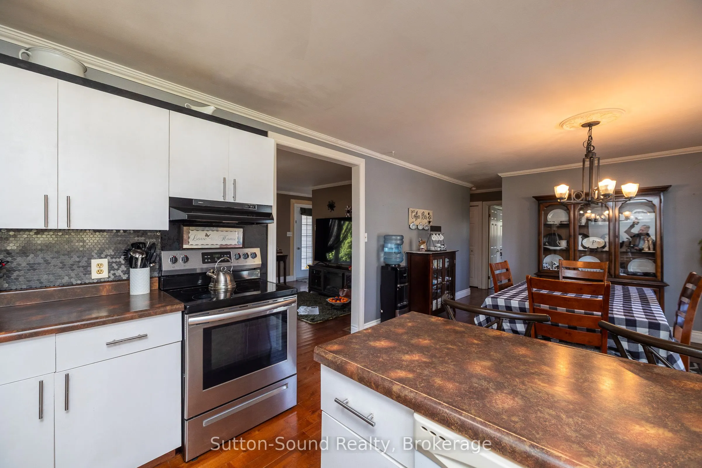 143659 15 Side Road E