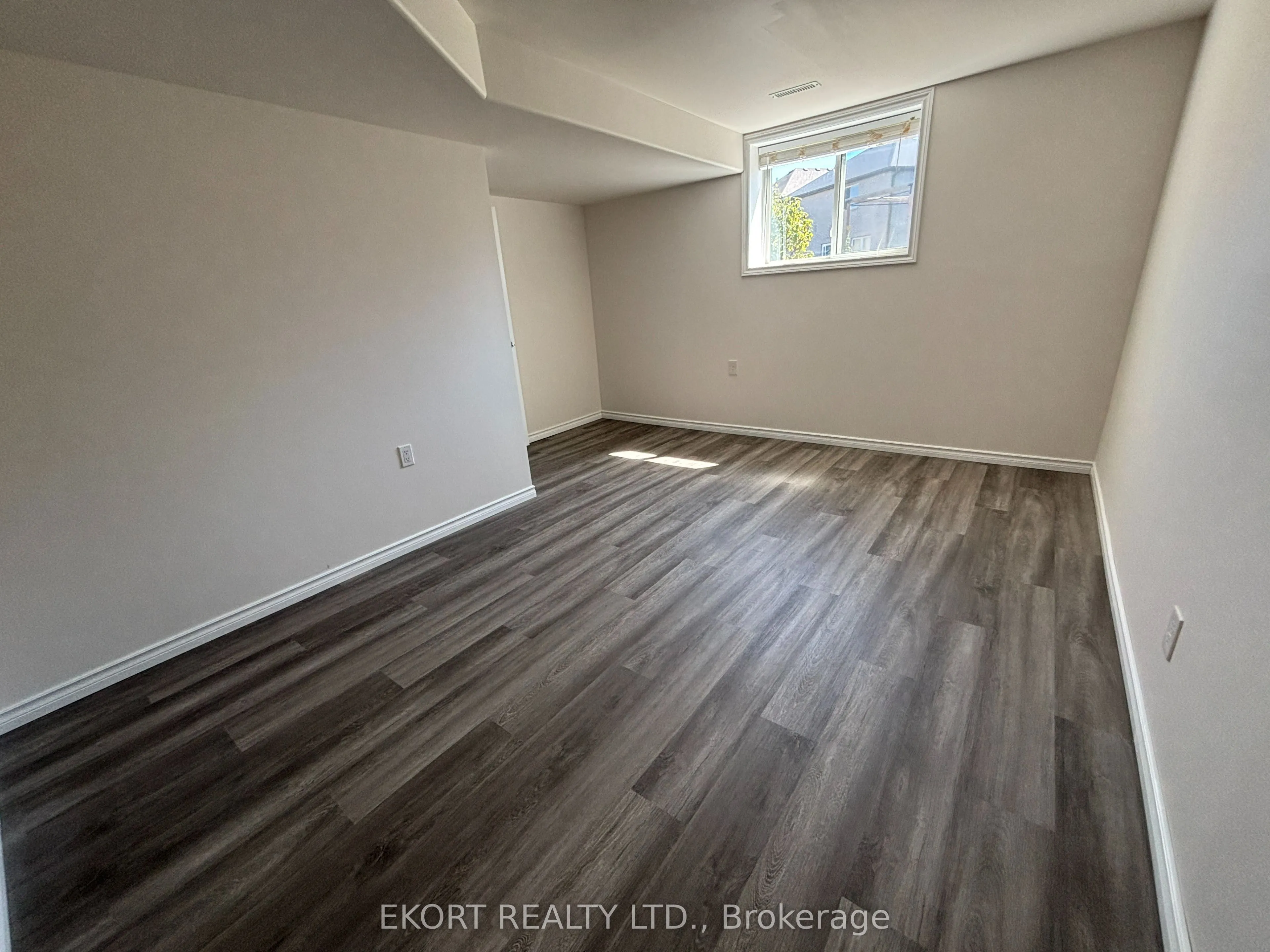 64 Farmington Crescent