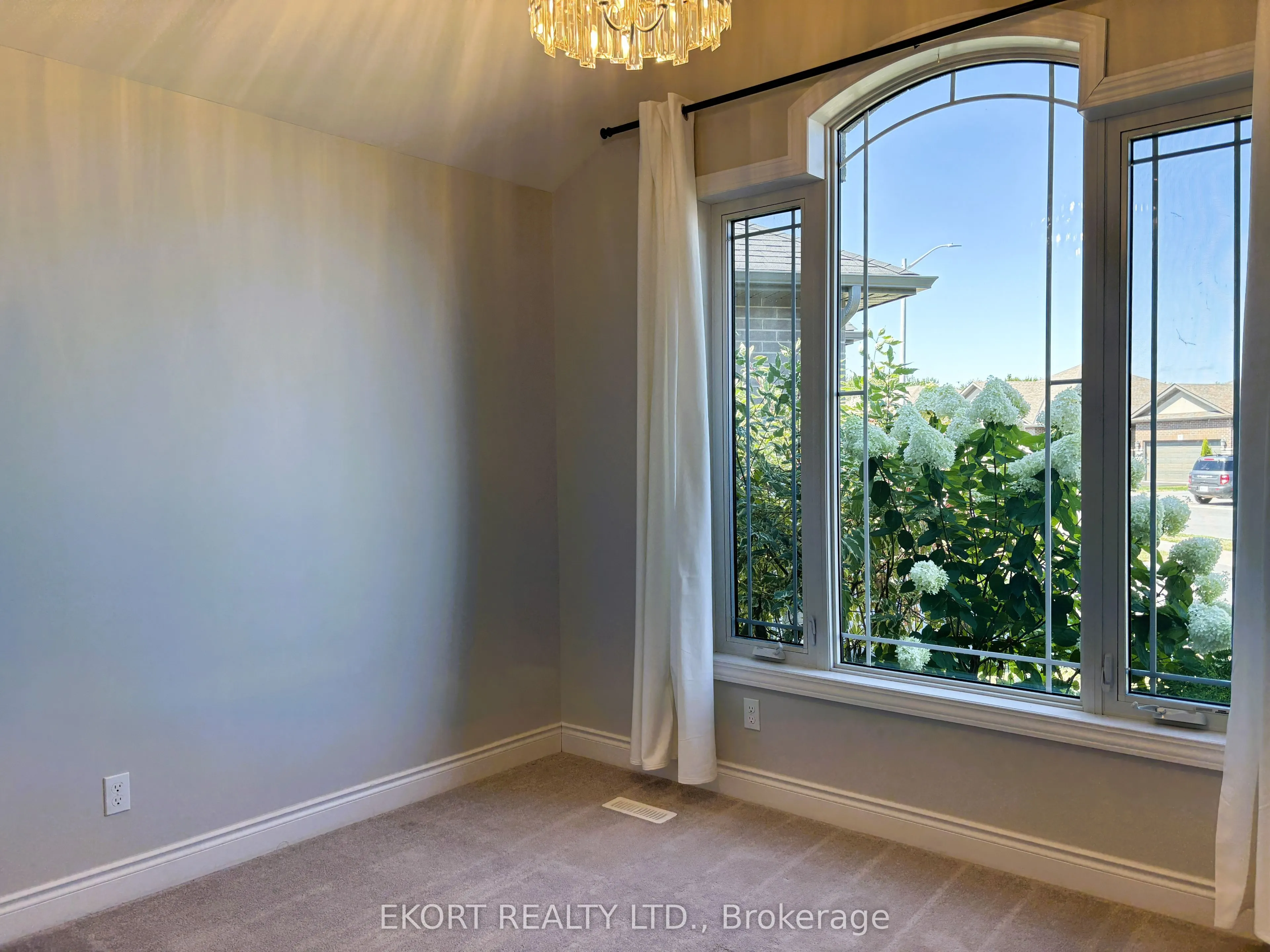 64 Farmington Crescent