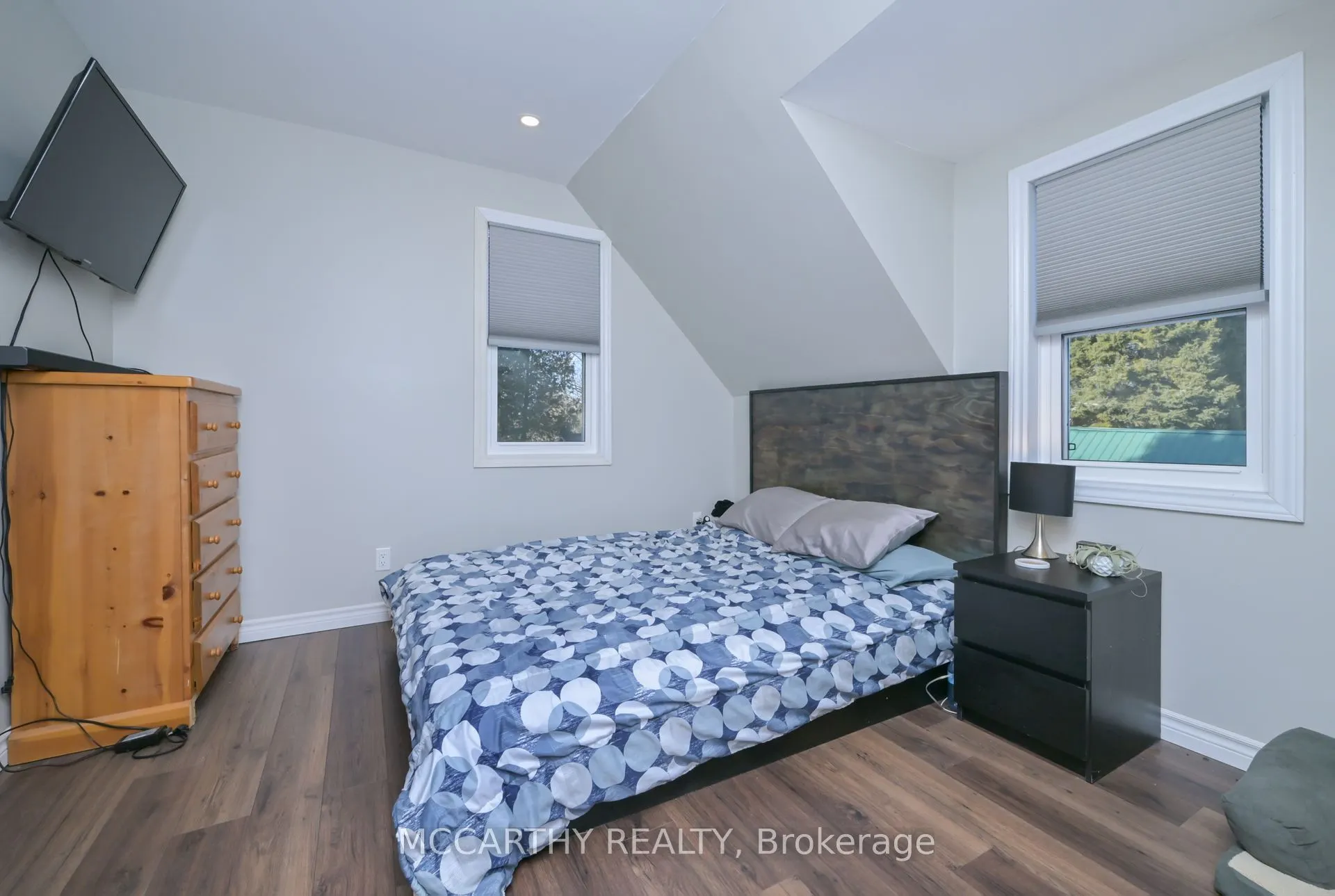 681141 260 Side Road