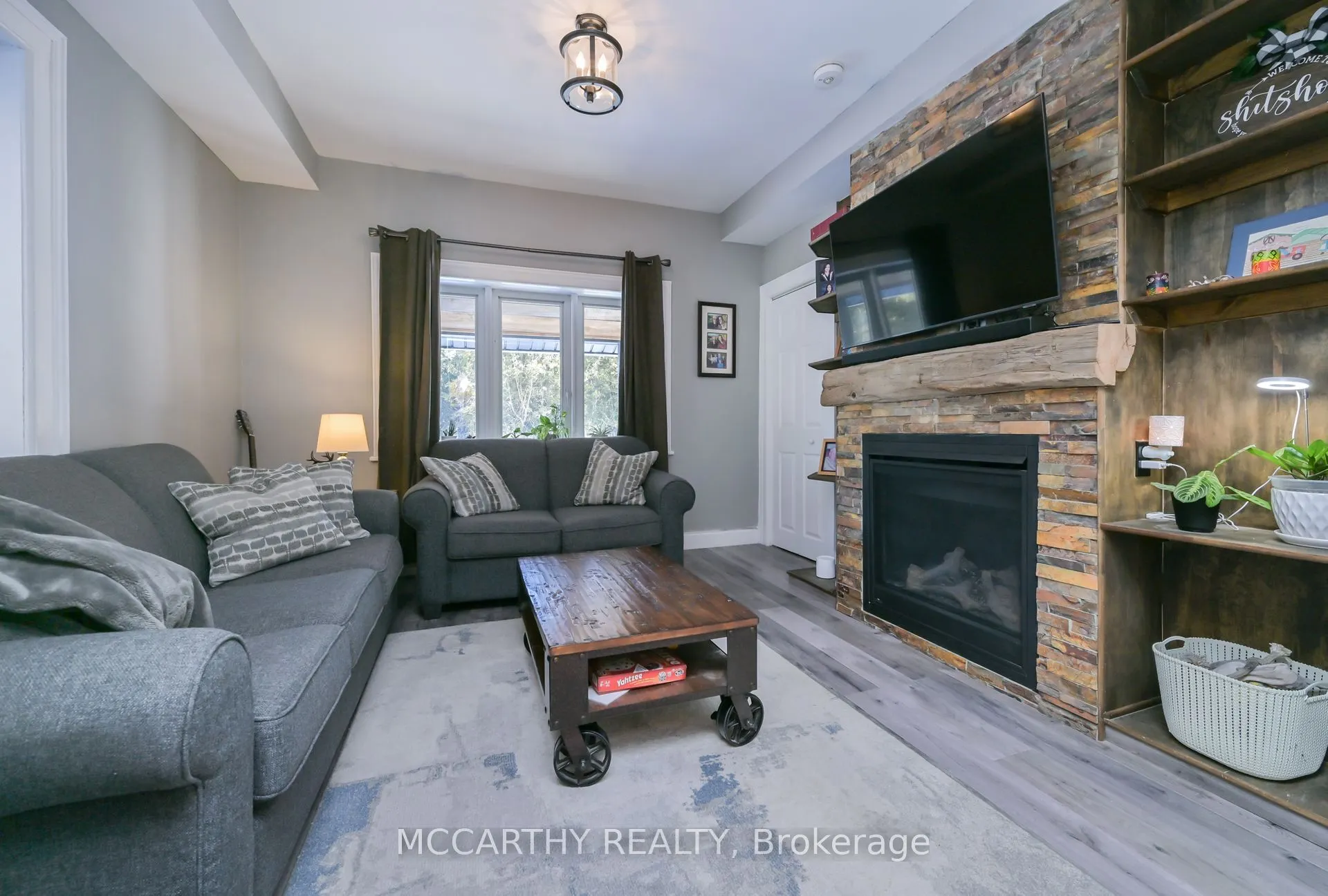 681141 260 Side Road