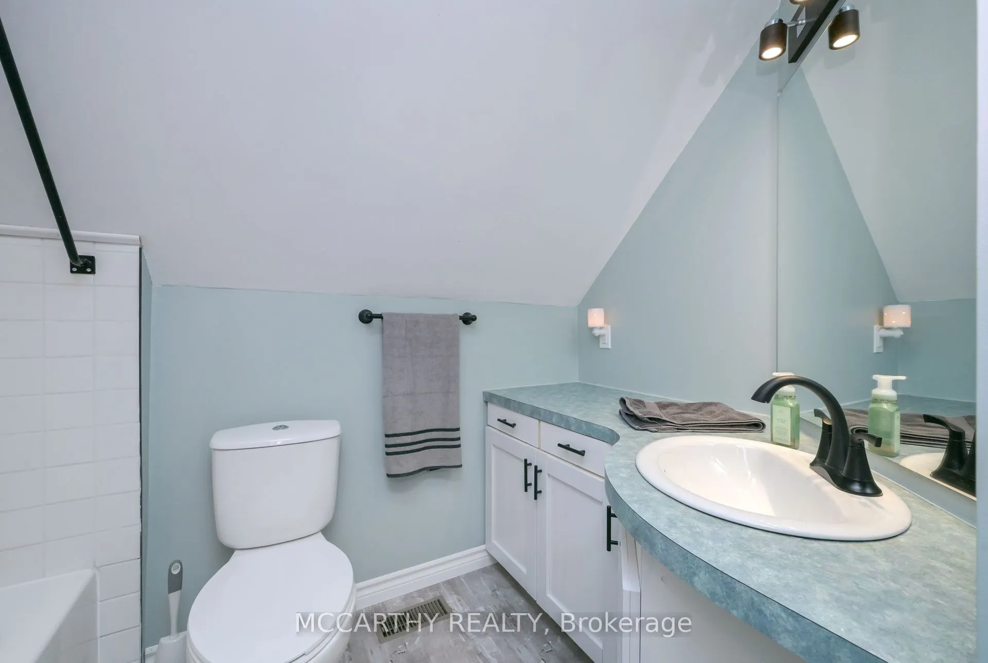 681141 260 Side Road