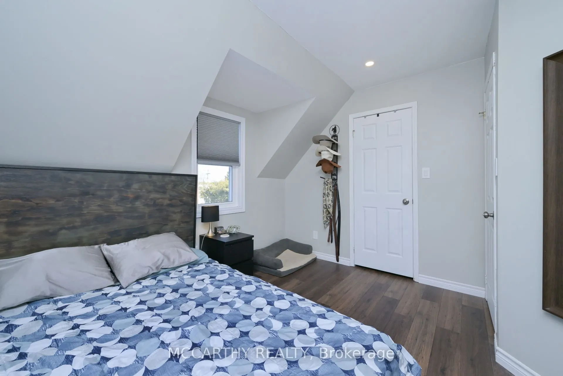 681141 260 Side Road