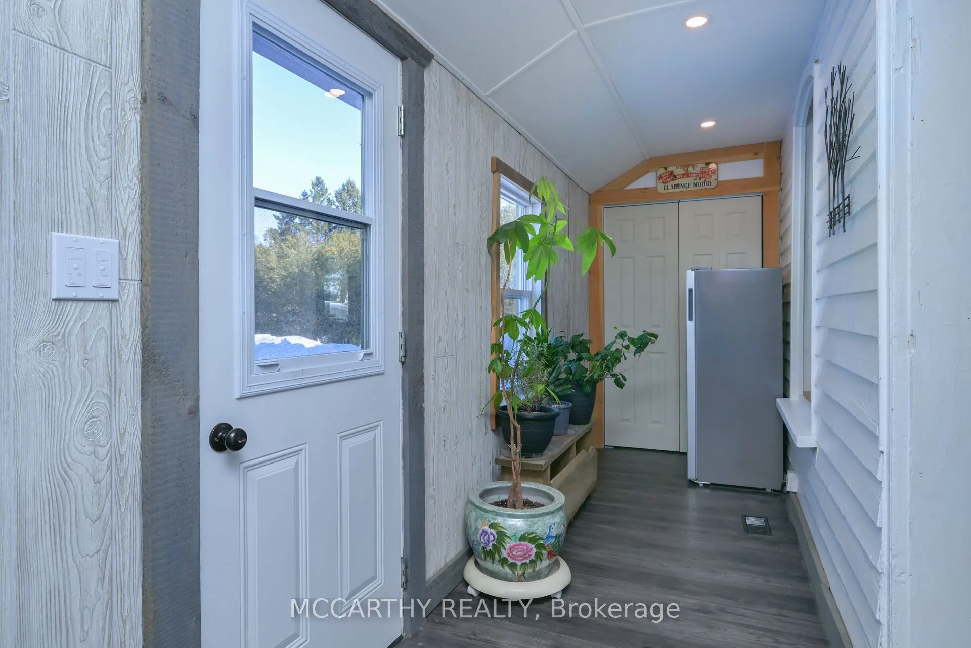 681141 260 Side Road