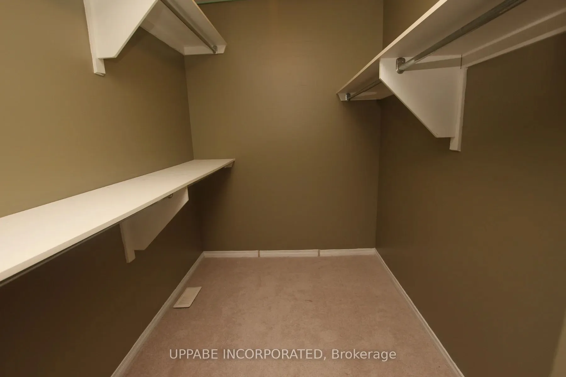 6075 Pineglade Crescent