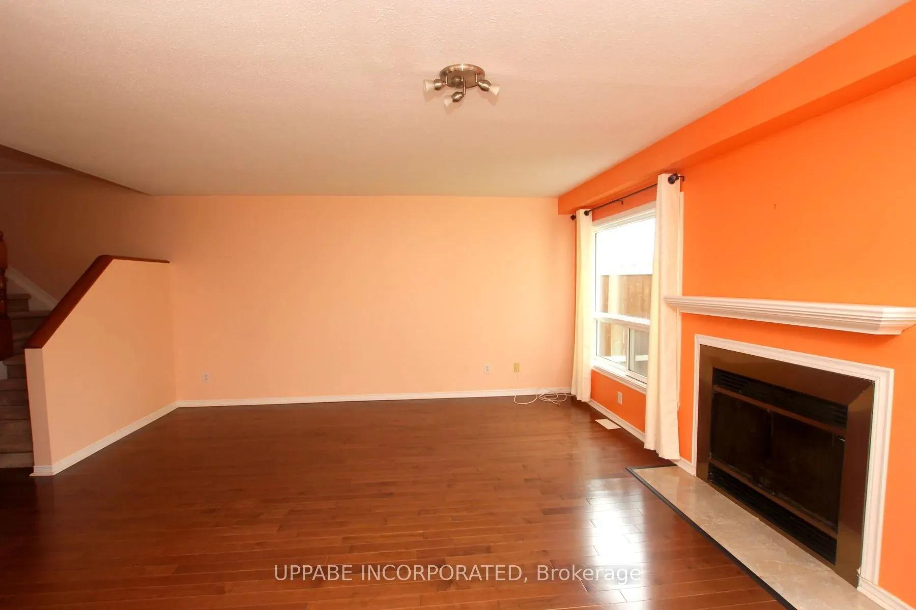 6075 Pineglade Crescent