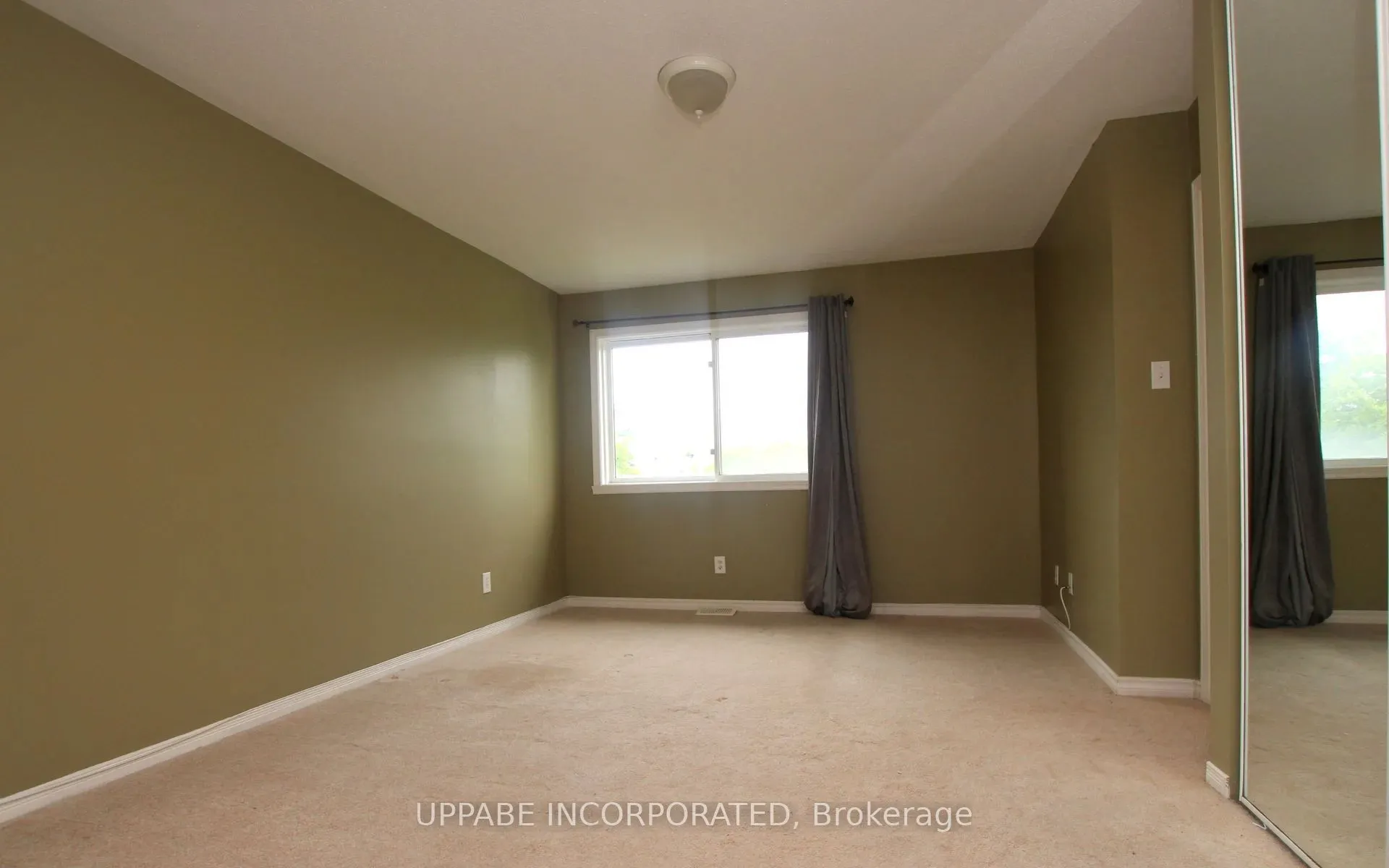 6075 Pineglade Crescent