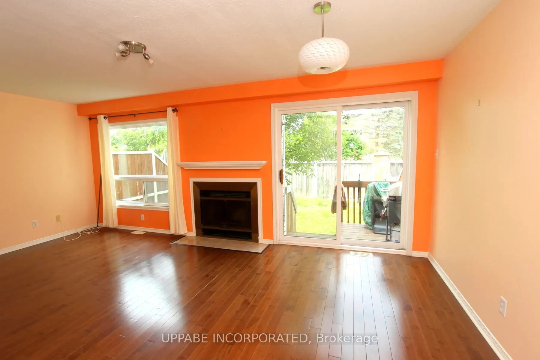 6075 Pineglade Crescent