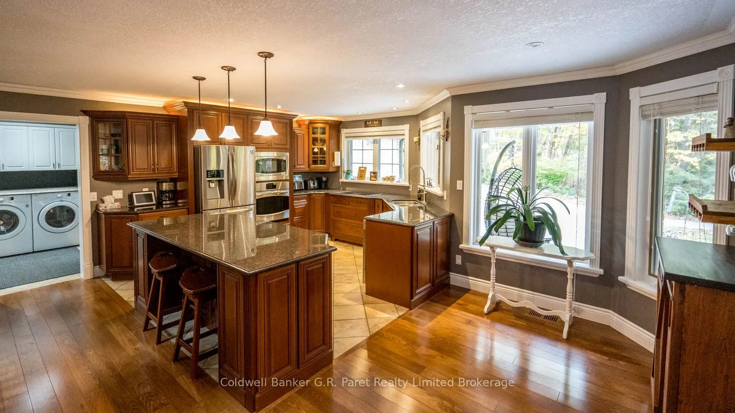 9862 Lakeshore Drive