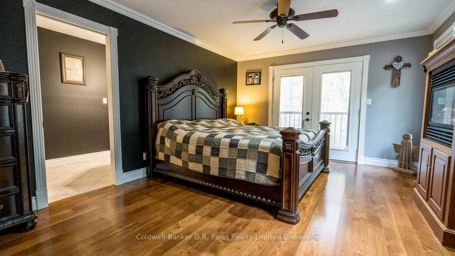 9862 Lakeshore Drive