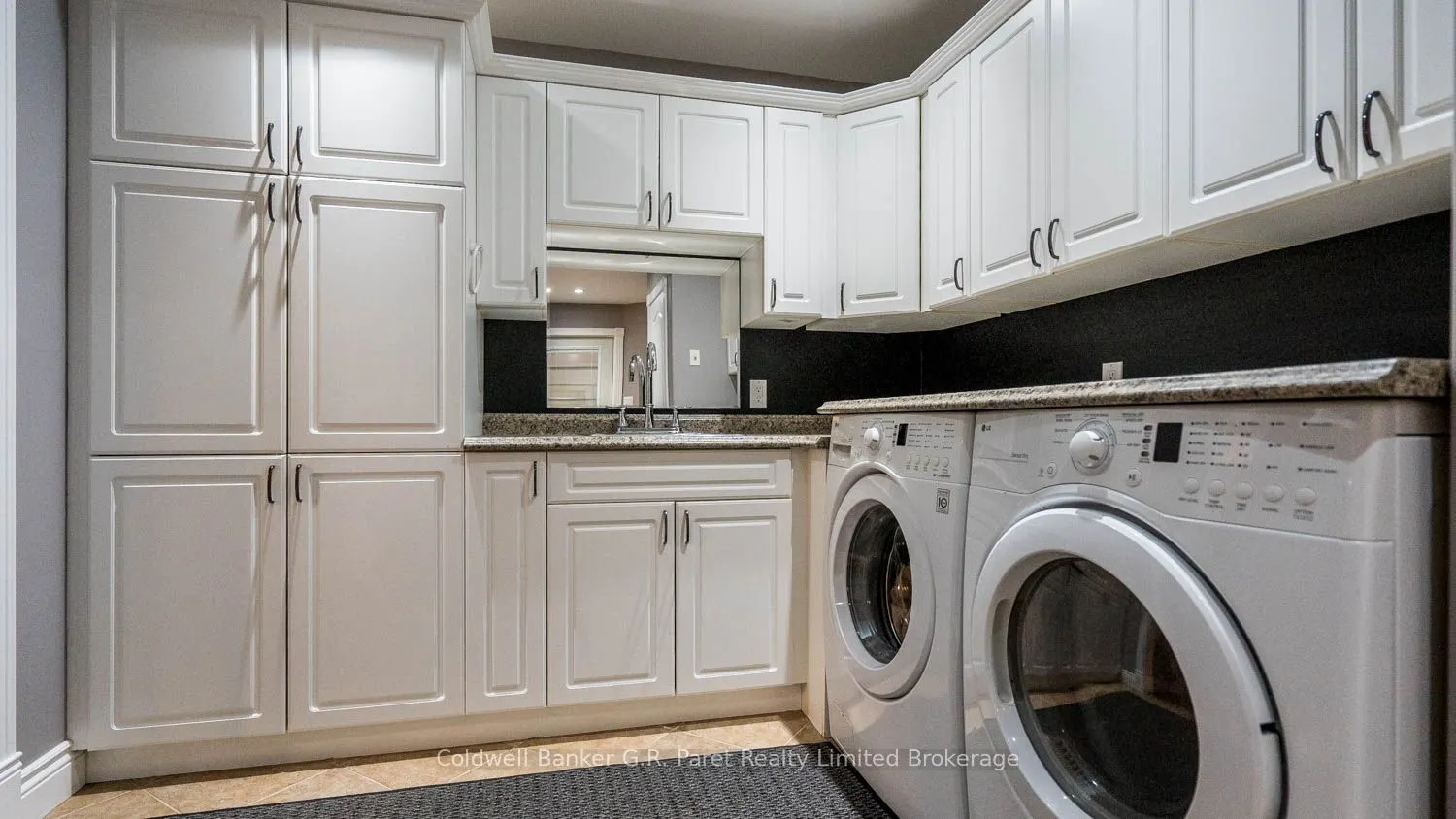 9862 Lakeshore Drive