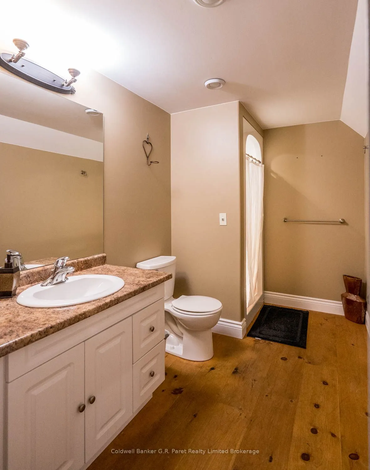 9862 Lakeshore Drive