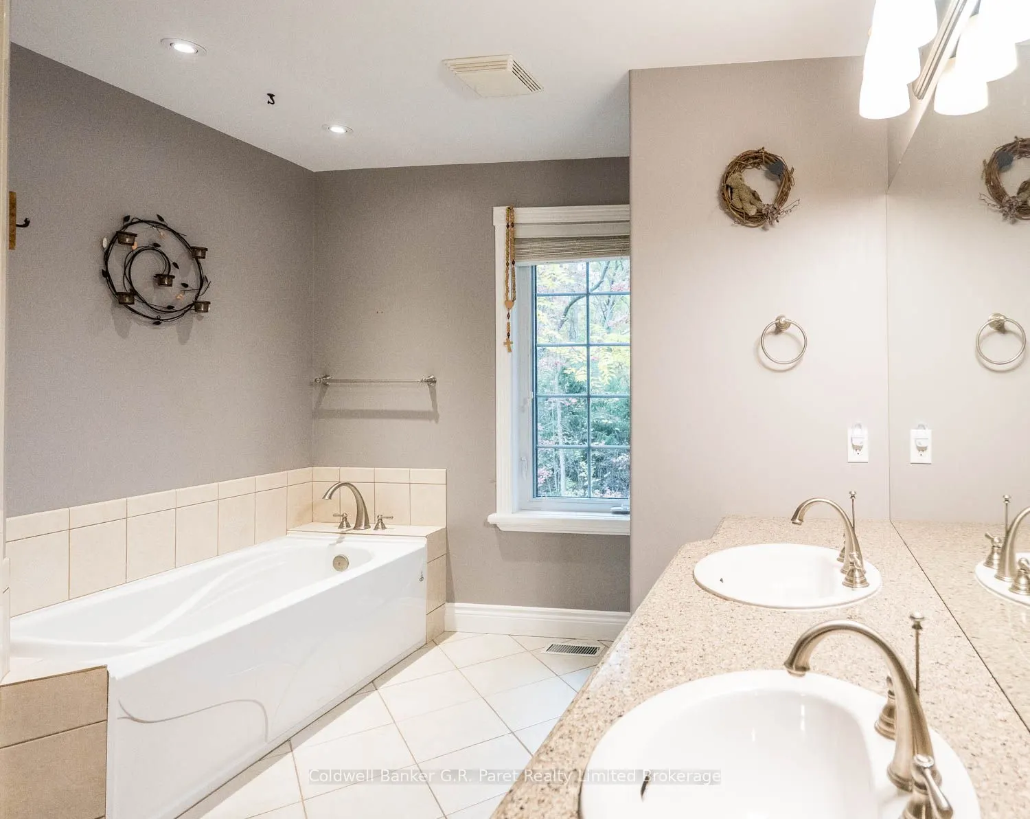 9862 Lakeshore Drive