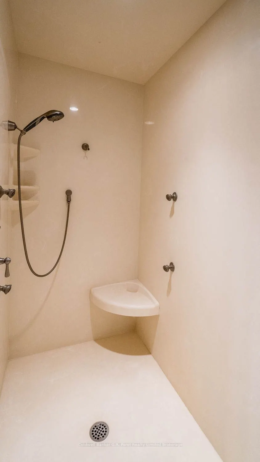 9862 Lakeshore Drive