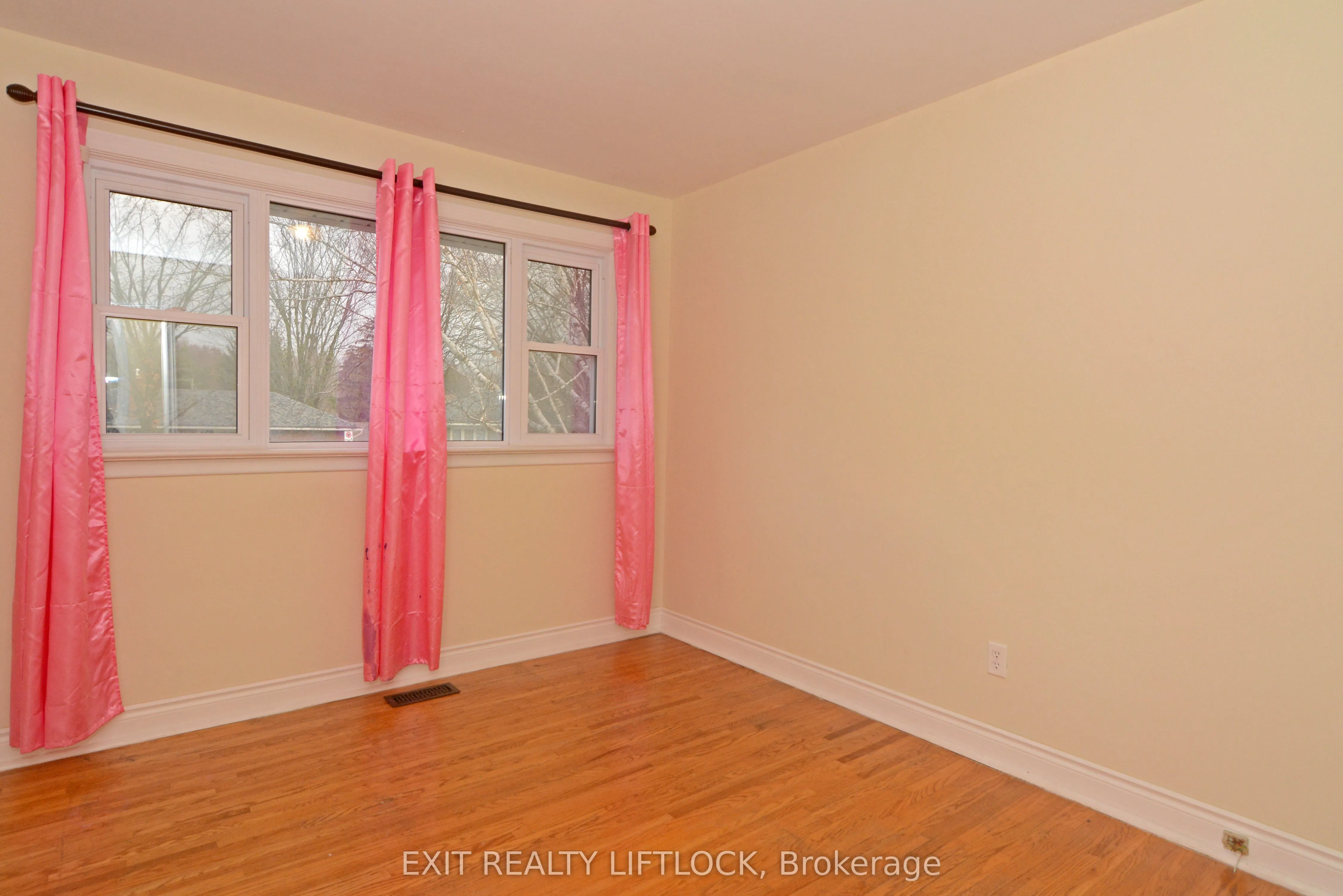 1437 Westbrook Drive, #Main Floor