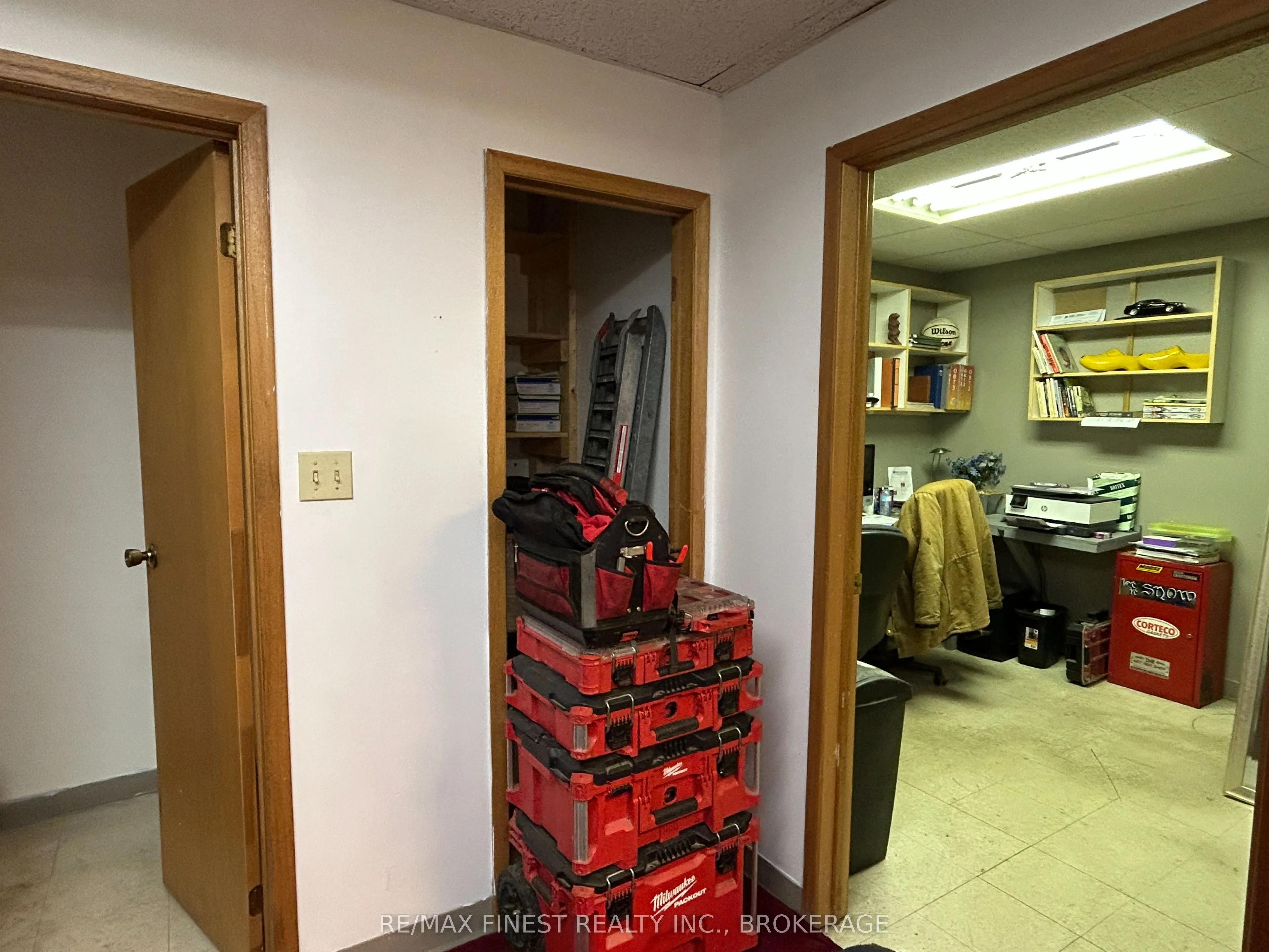 200 Binnington Court W