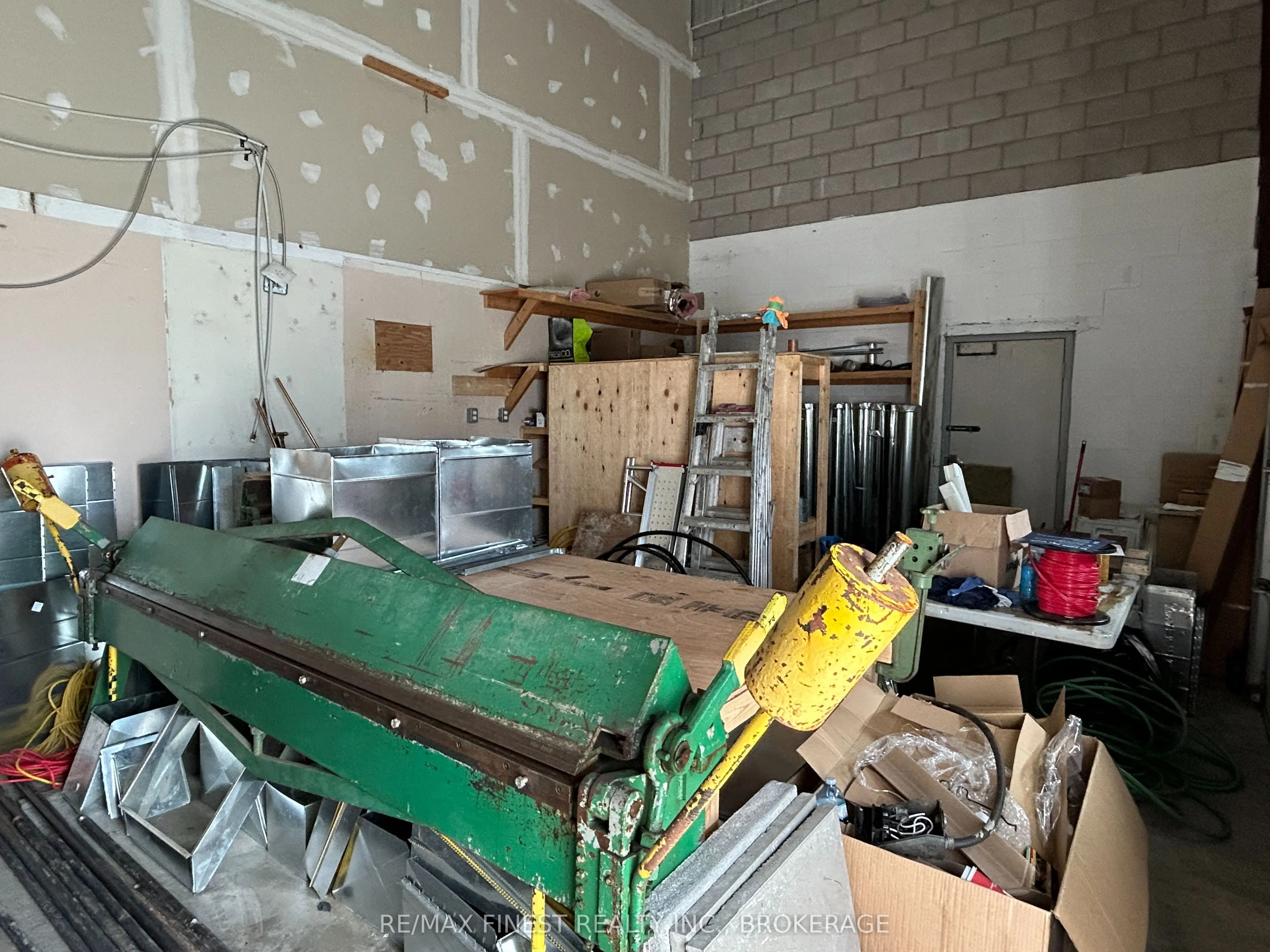 200 Binnington Court W