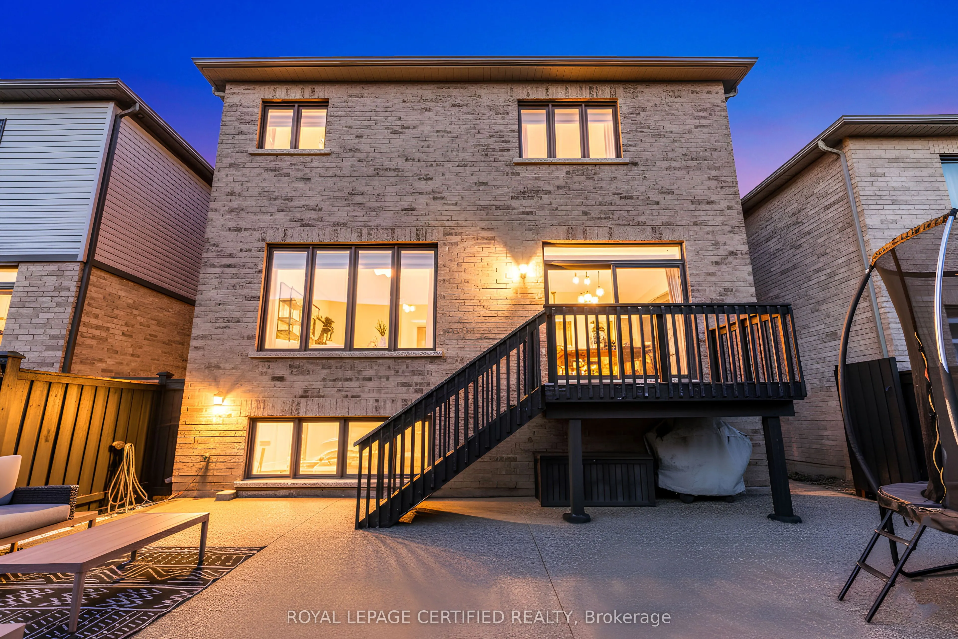 35 Bedrock Drive E