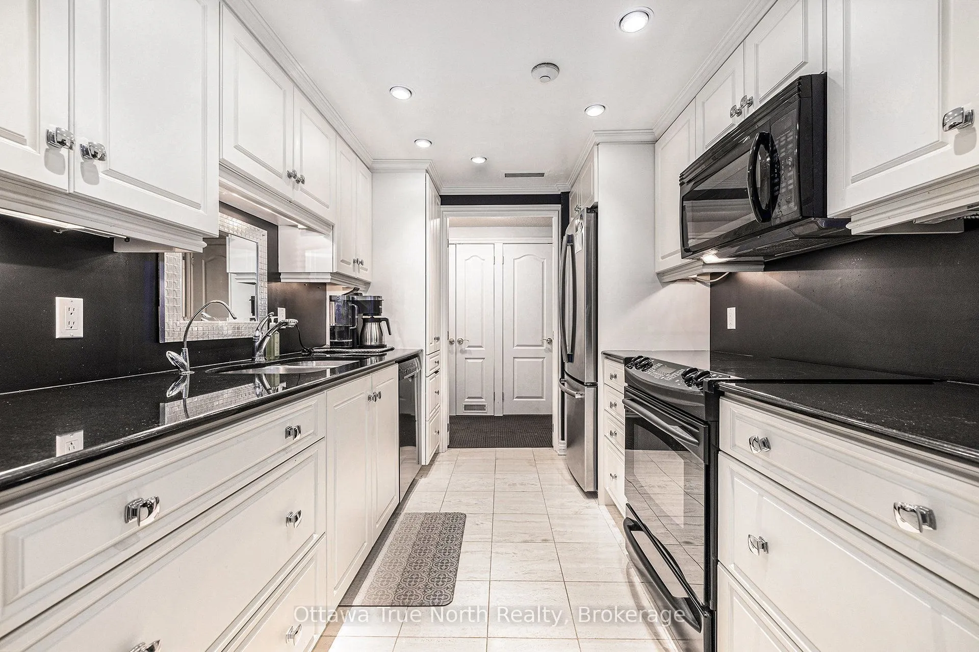 317 Metcalfe Street N, #102