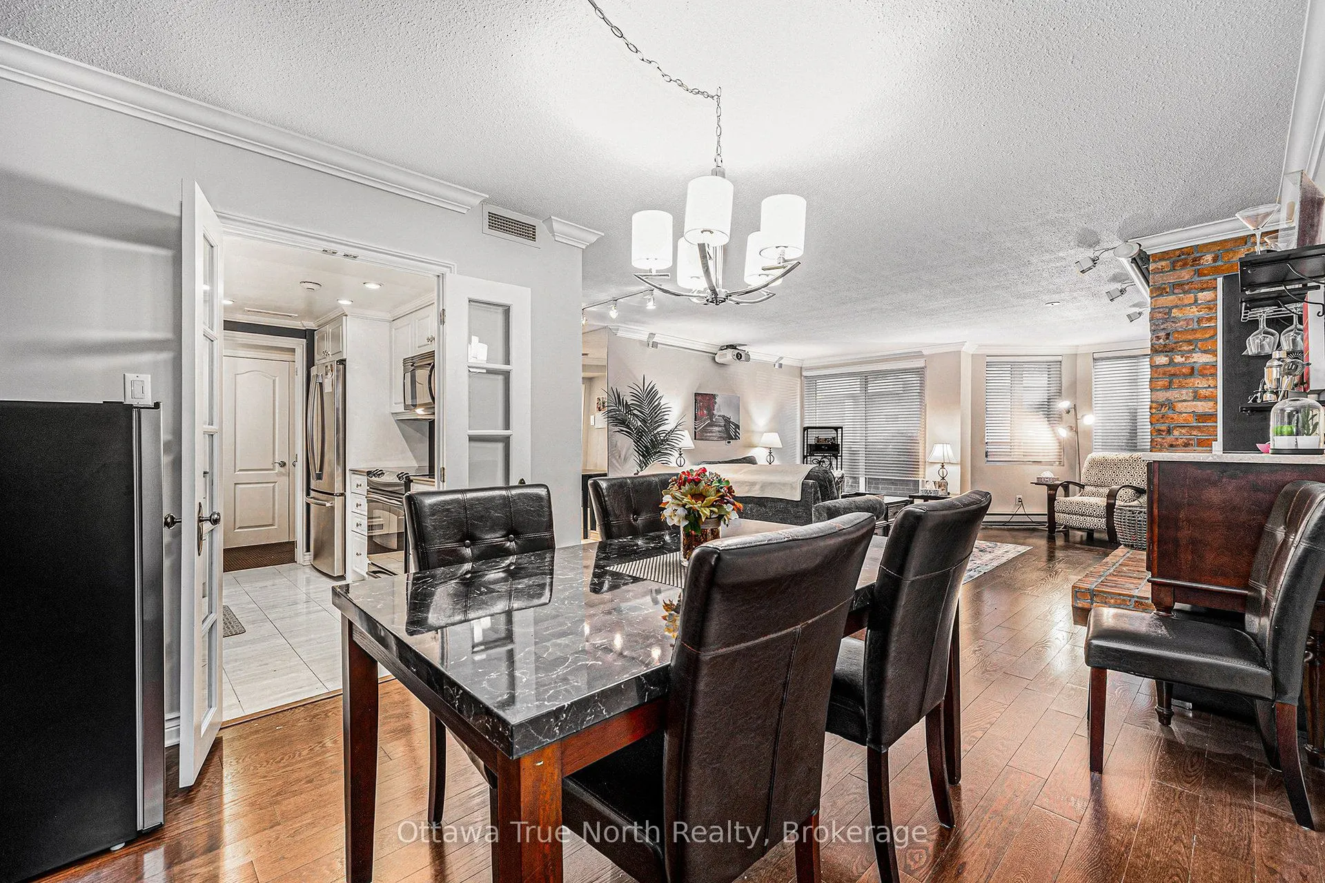 317 Metcalfe Street N, #102