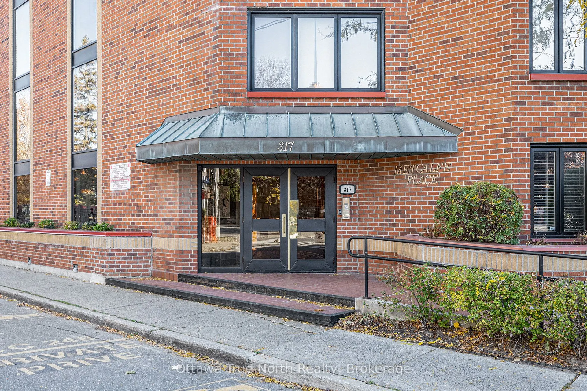 317 Metcalfe Street N, #102