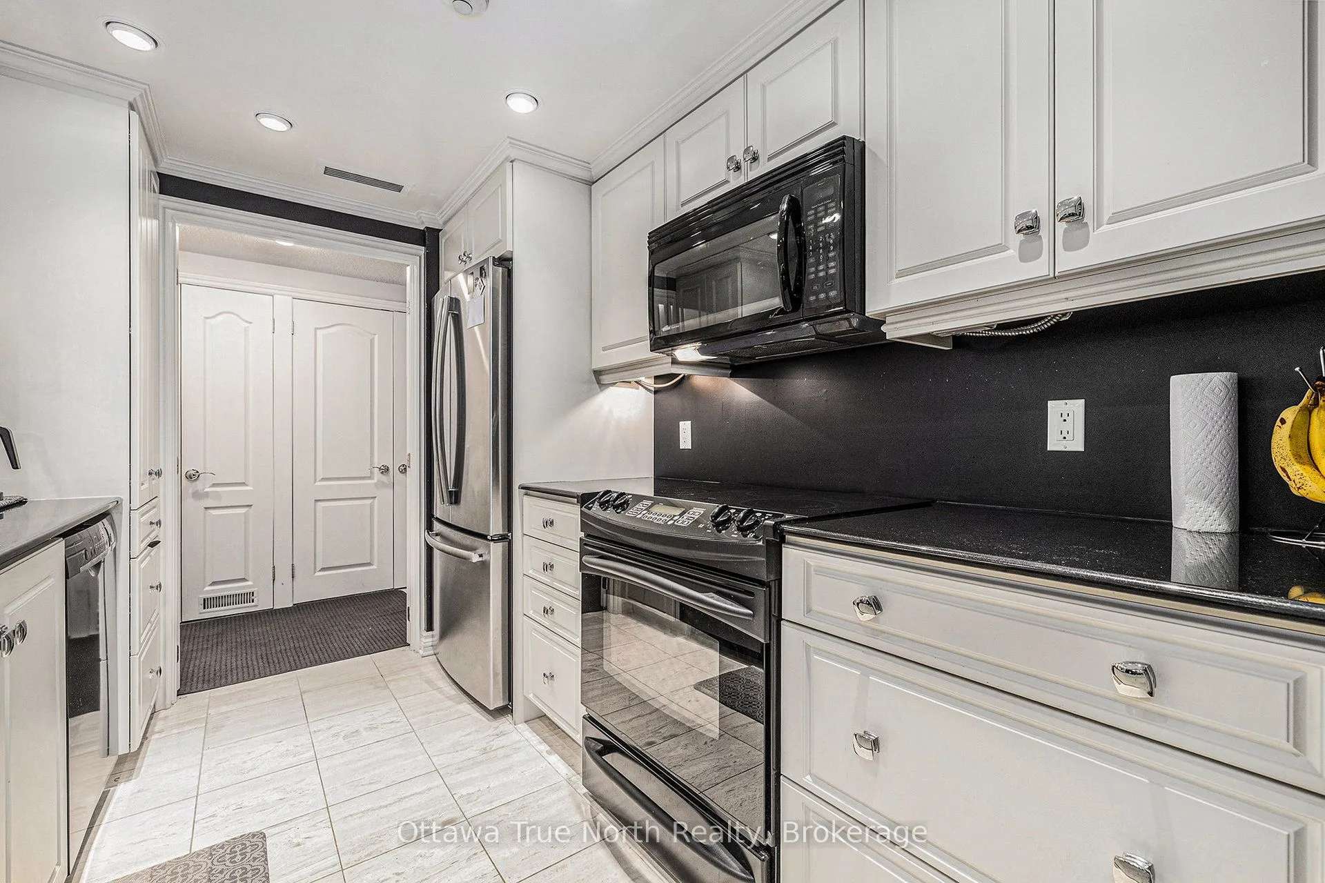 317 Metcalfe Street N, #102