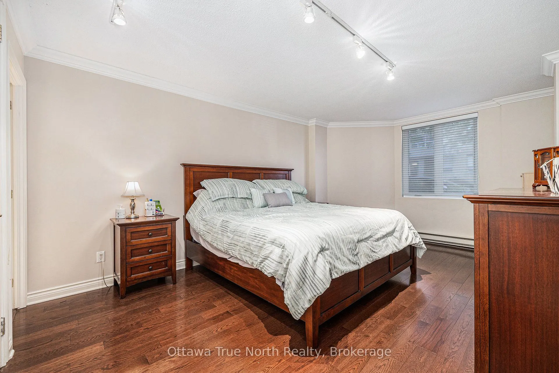 317 Metcalfe Street N, #102