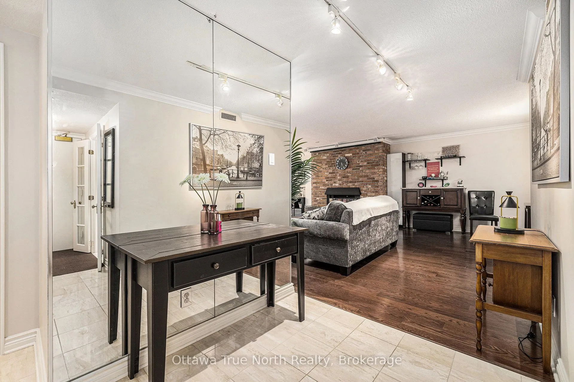 317 Metcalfe Street N, #102