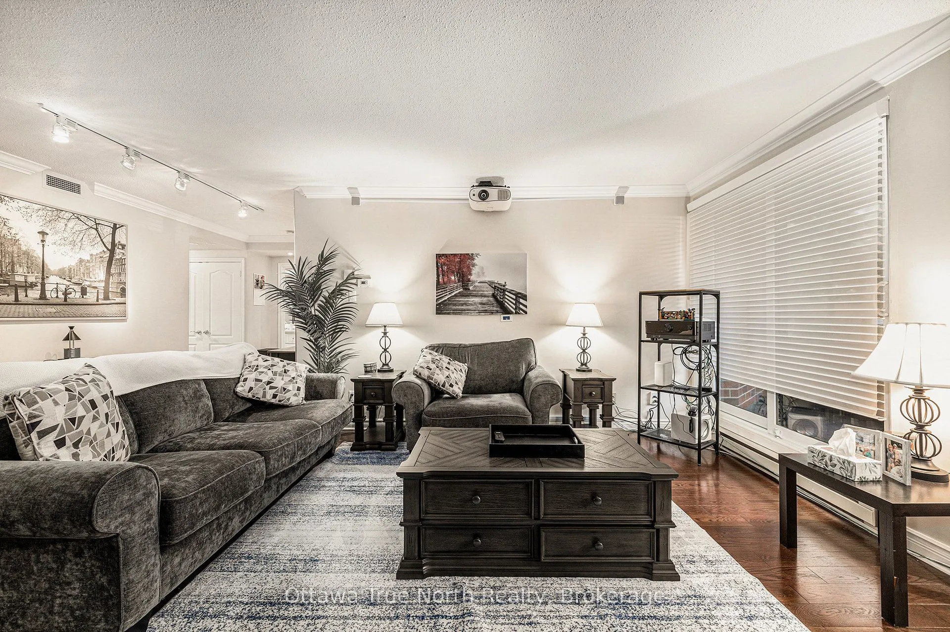 317 Metcalfe Street N, #102