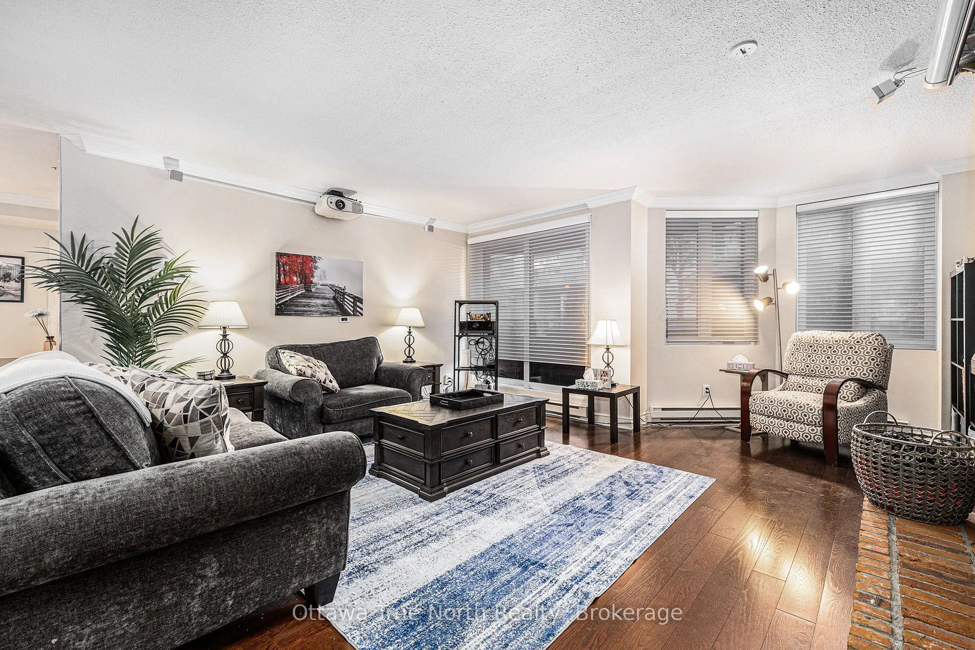 317 Metcalfe Street N, #102