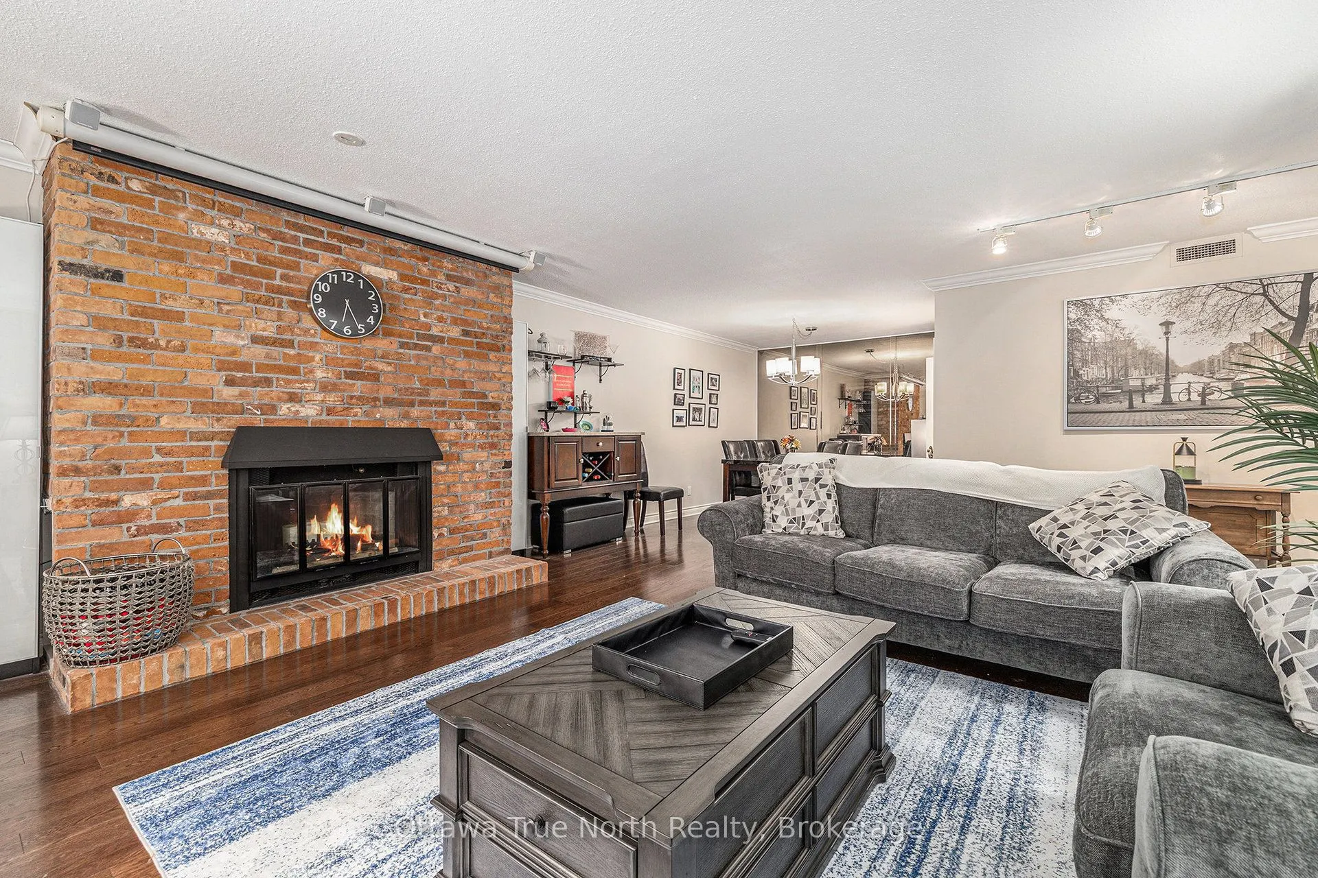 317 Metcalfe Street N, #102