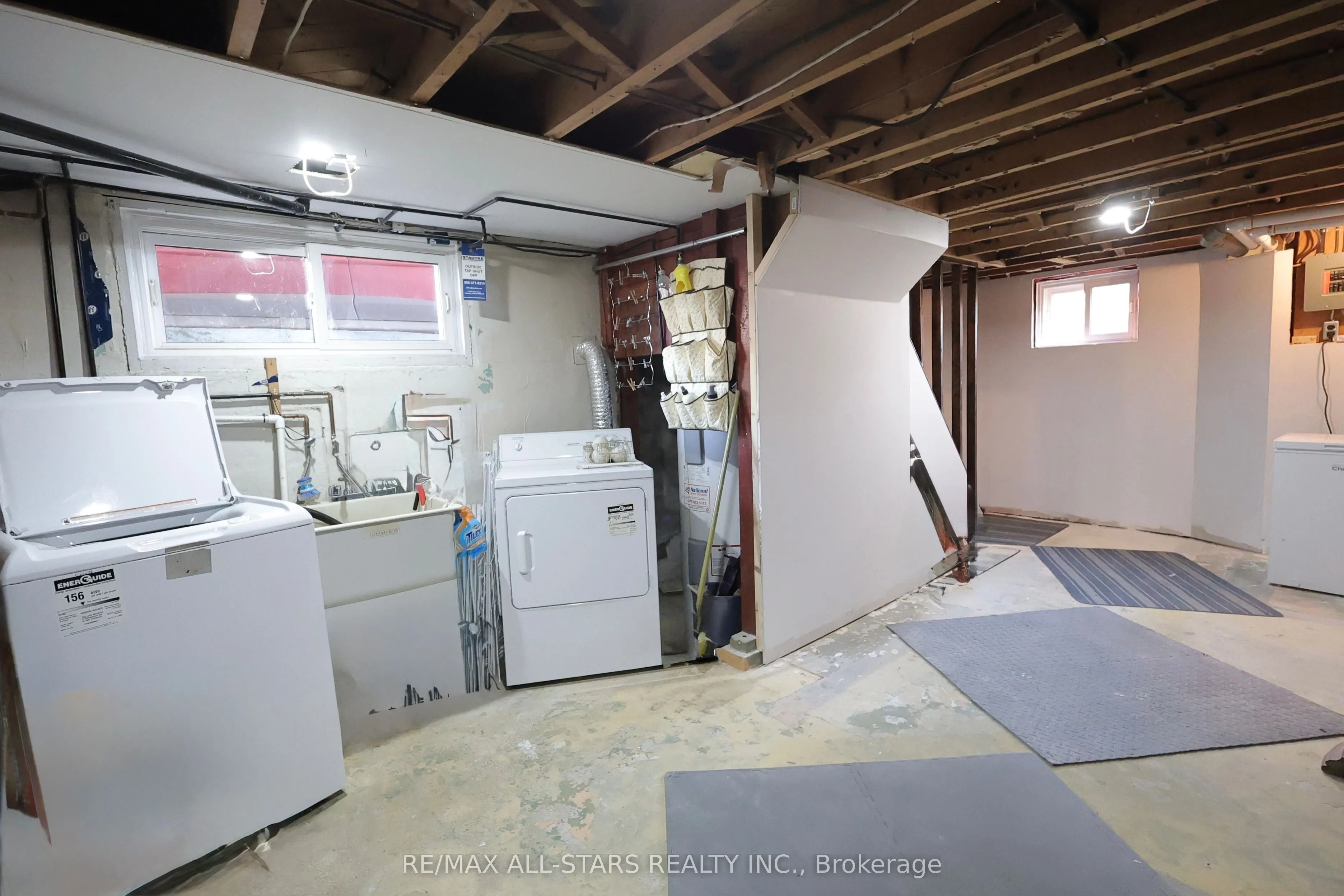 200 University Avenue E