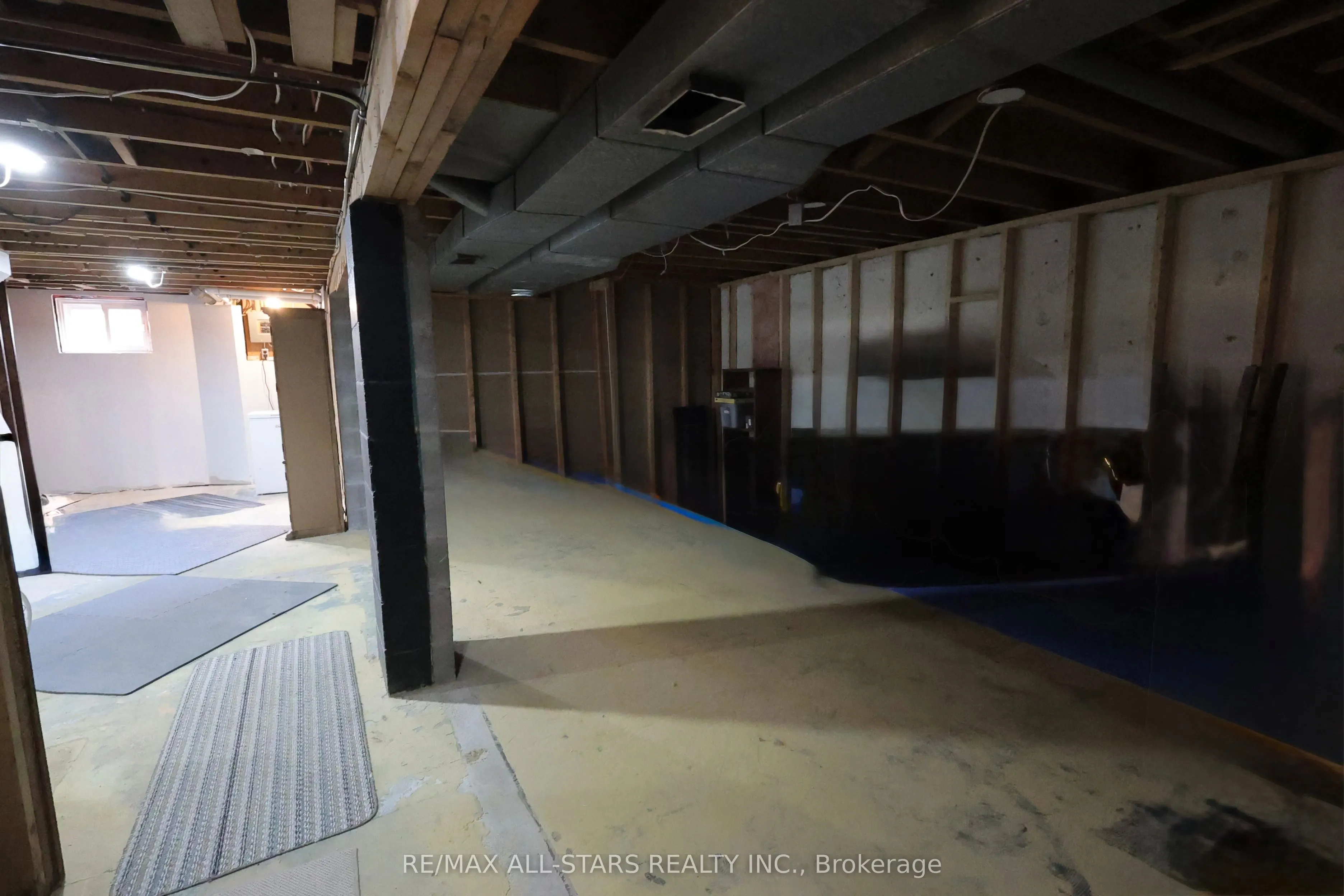 200 University Avenue E