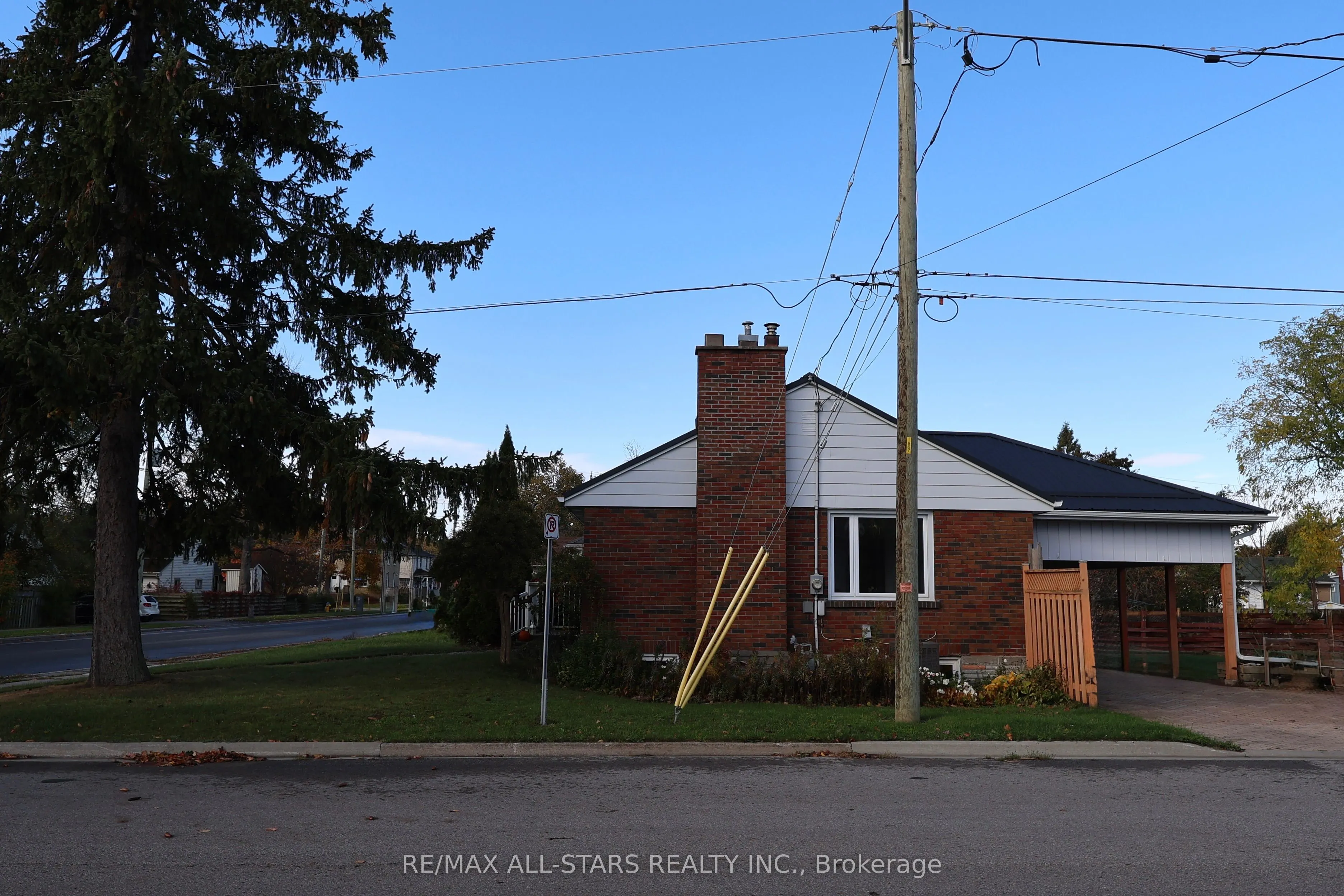 200 University Avenue E