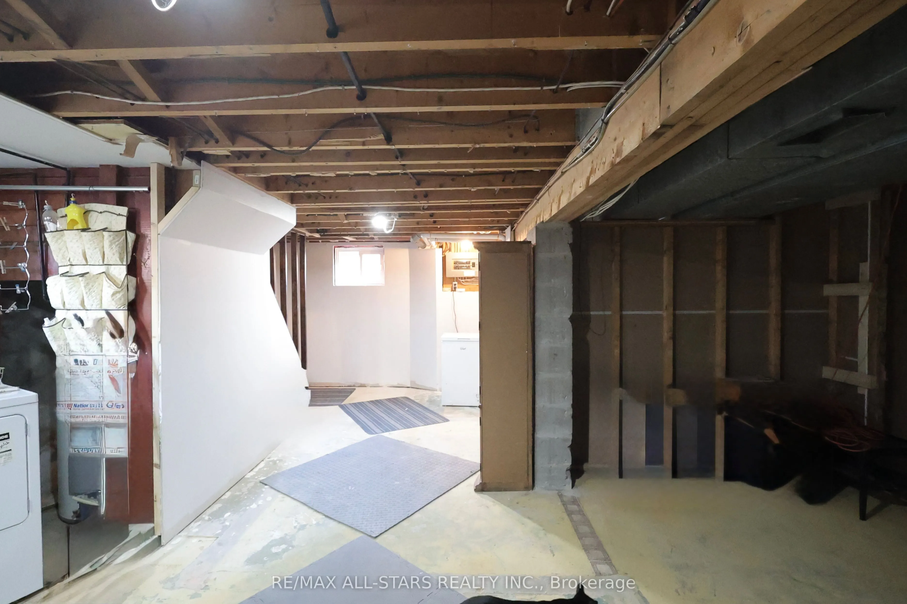 200 University Avenue E