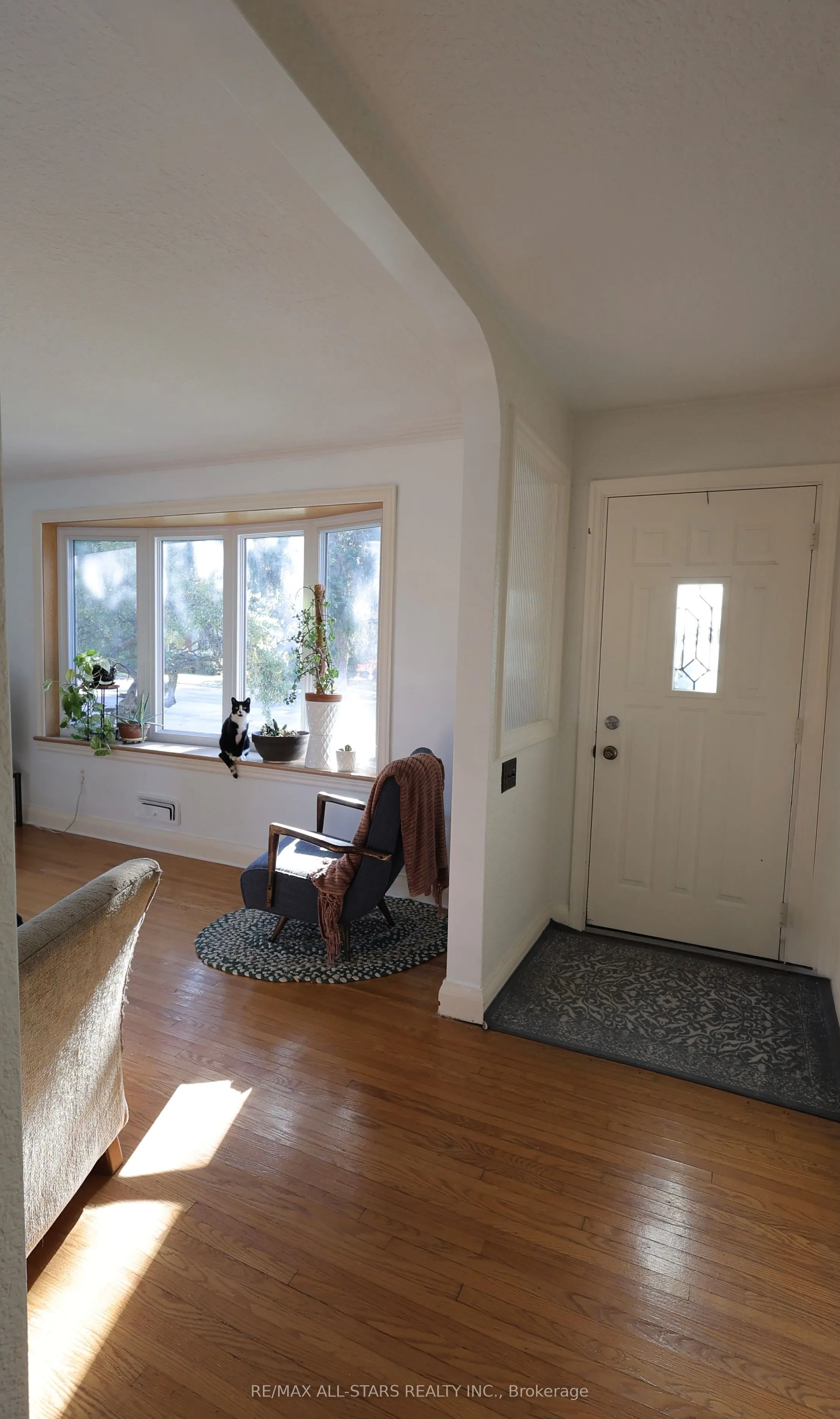 200 University Avenue E