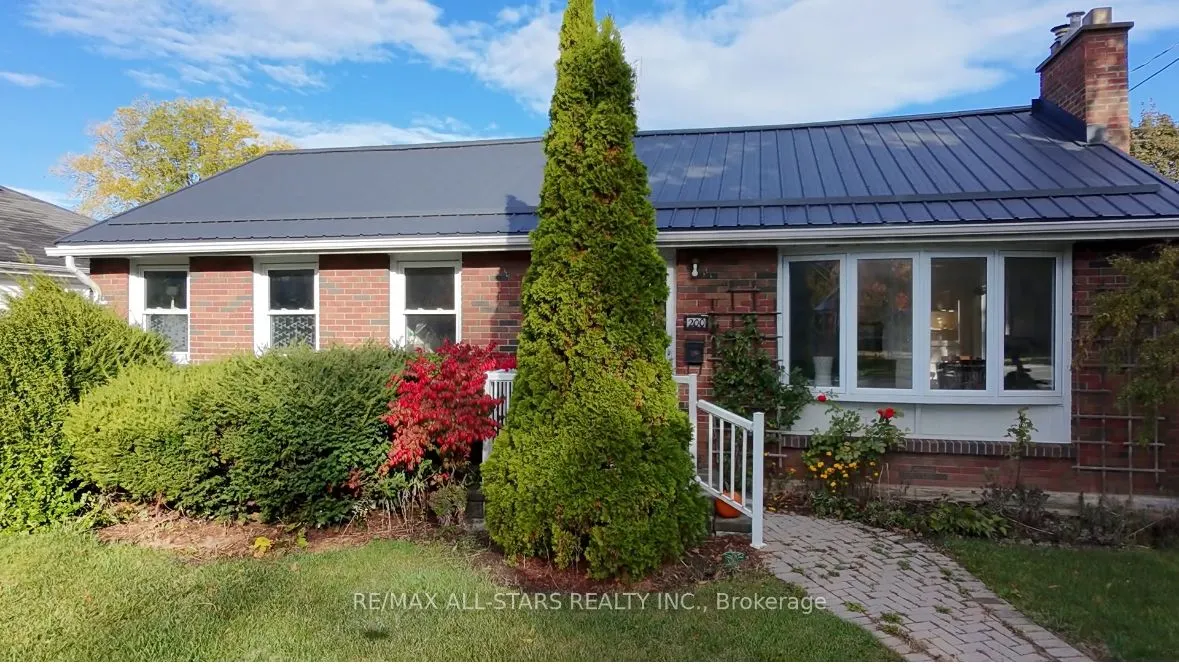 200 University Avenue E