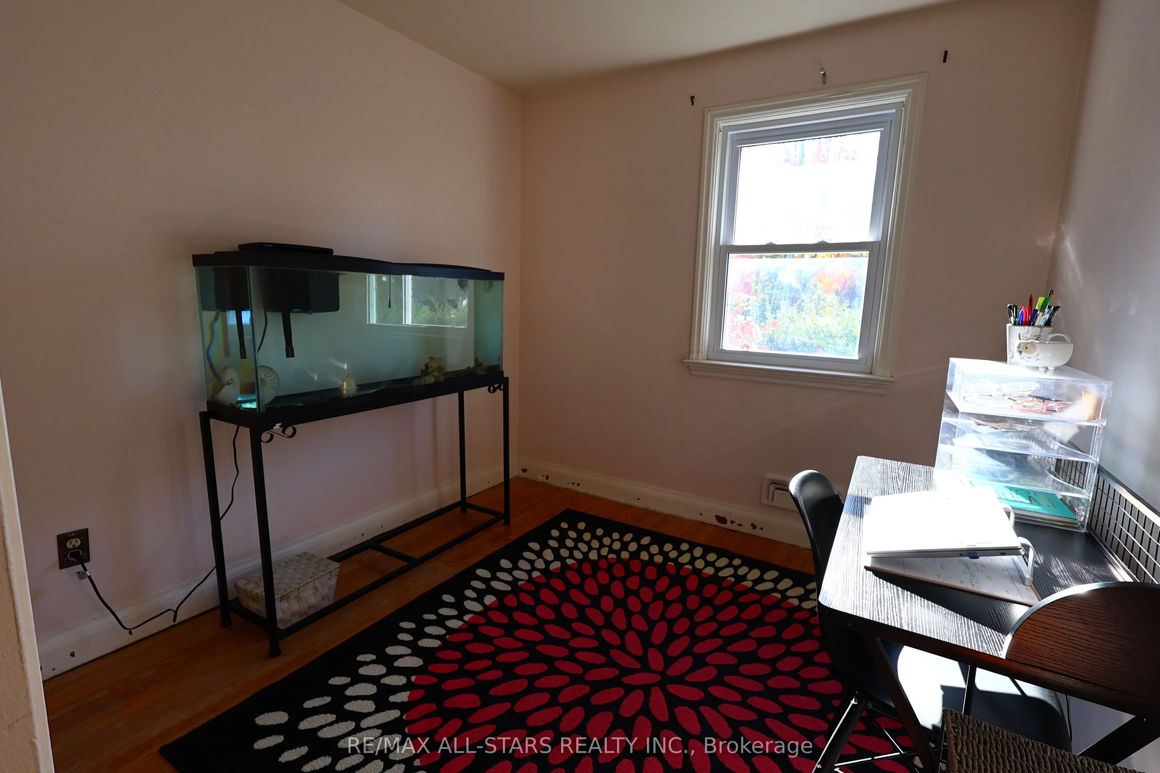 200 University Avenue E