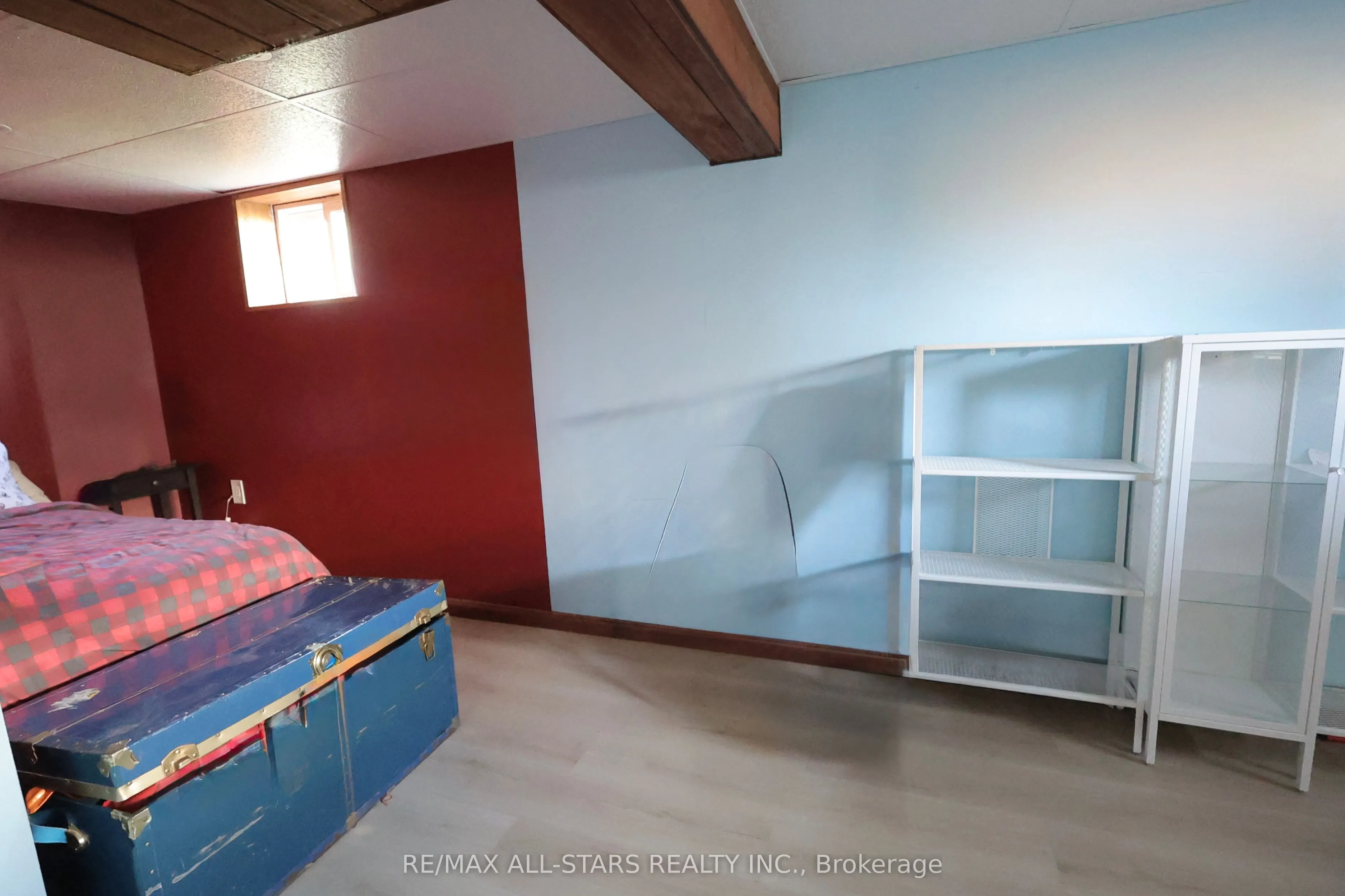 200 University Avenue E