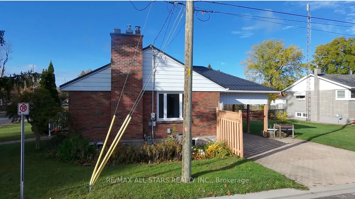 200 University Avenue E