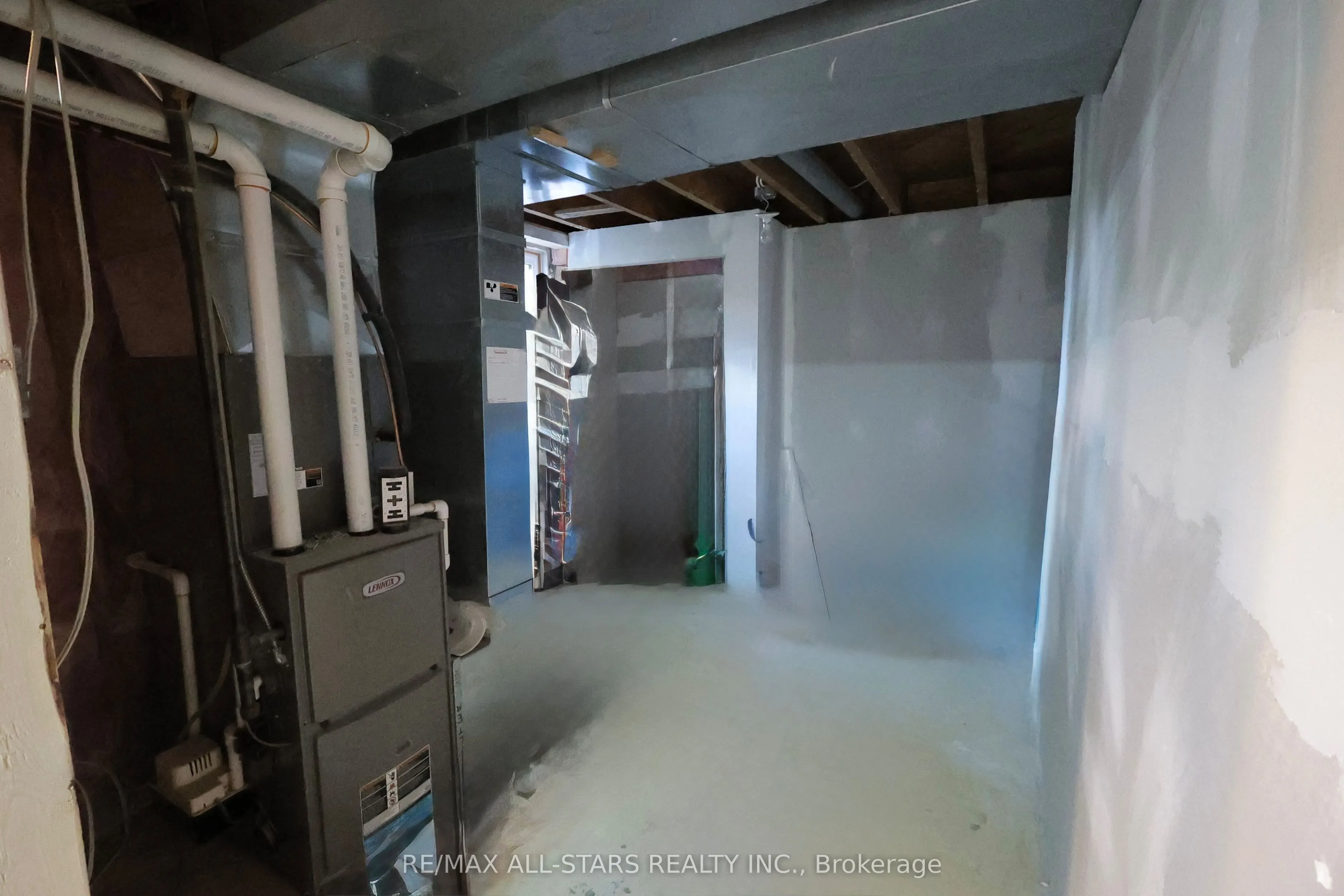 200 University Avenue E