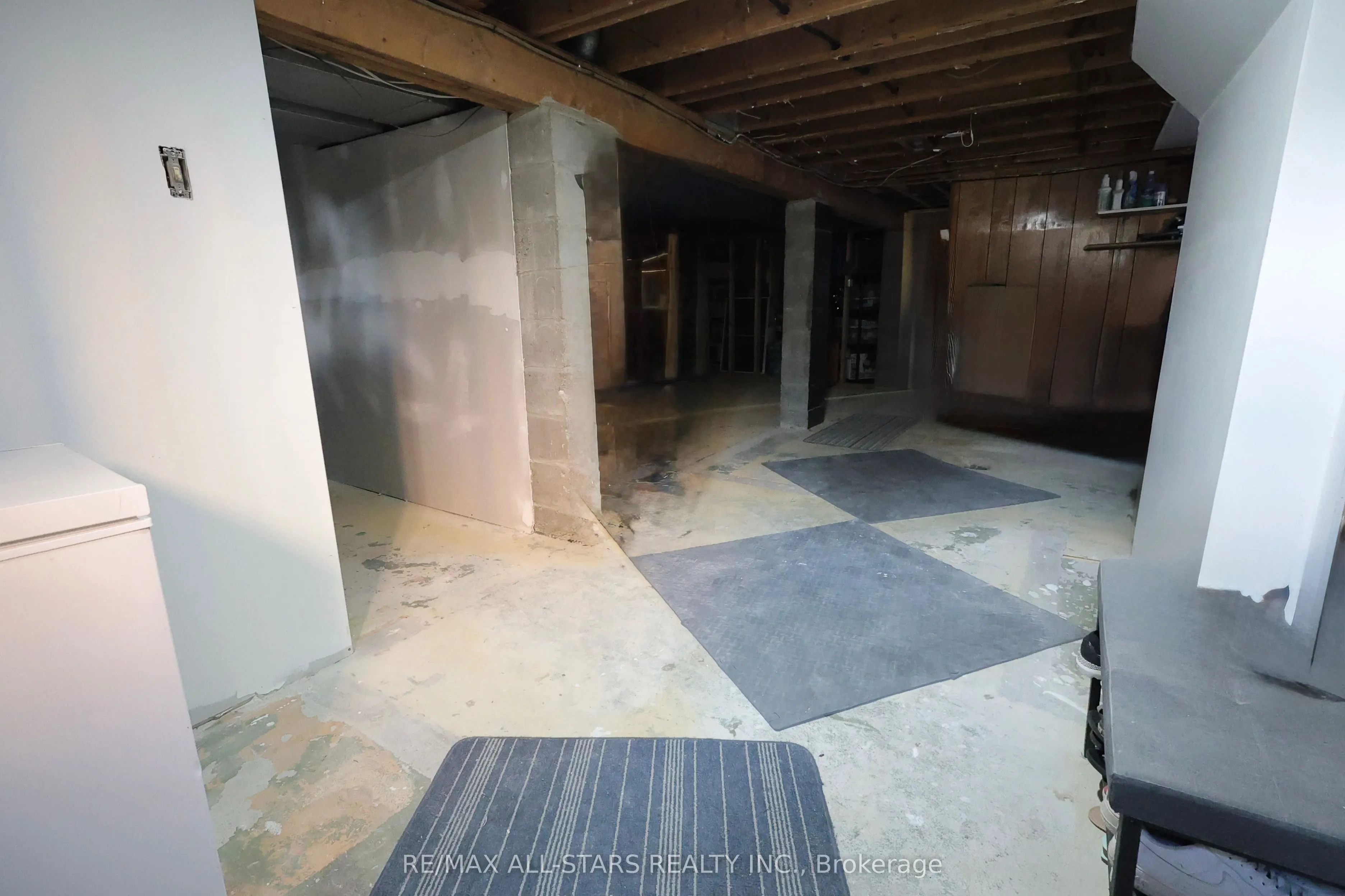 200 University Avenue E