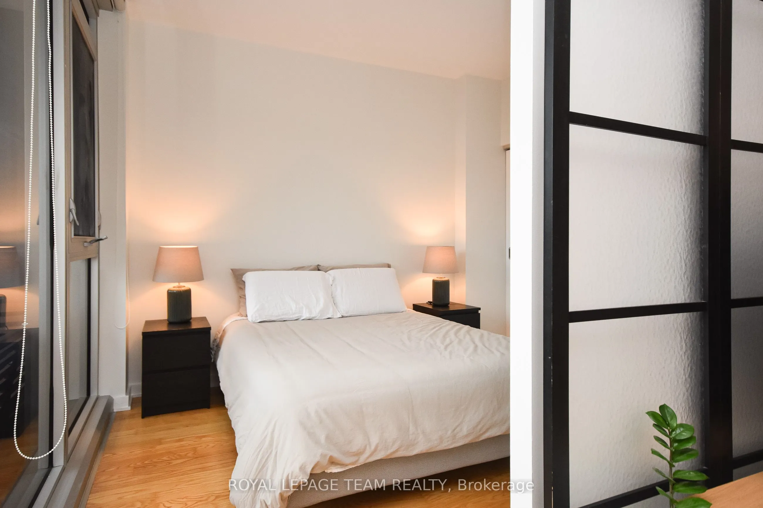 324 Laurier Avenue W, #1206